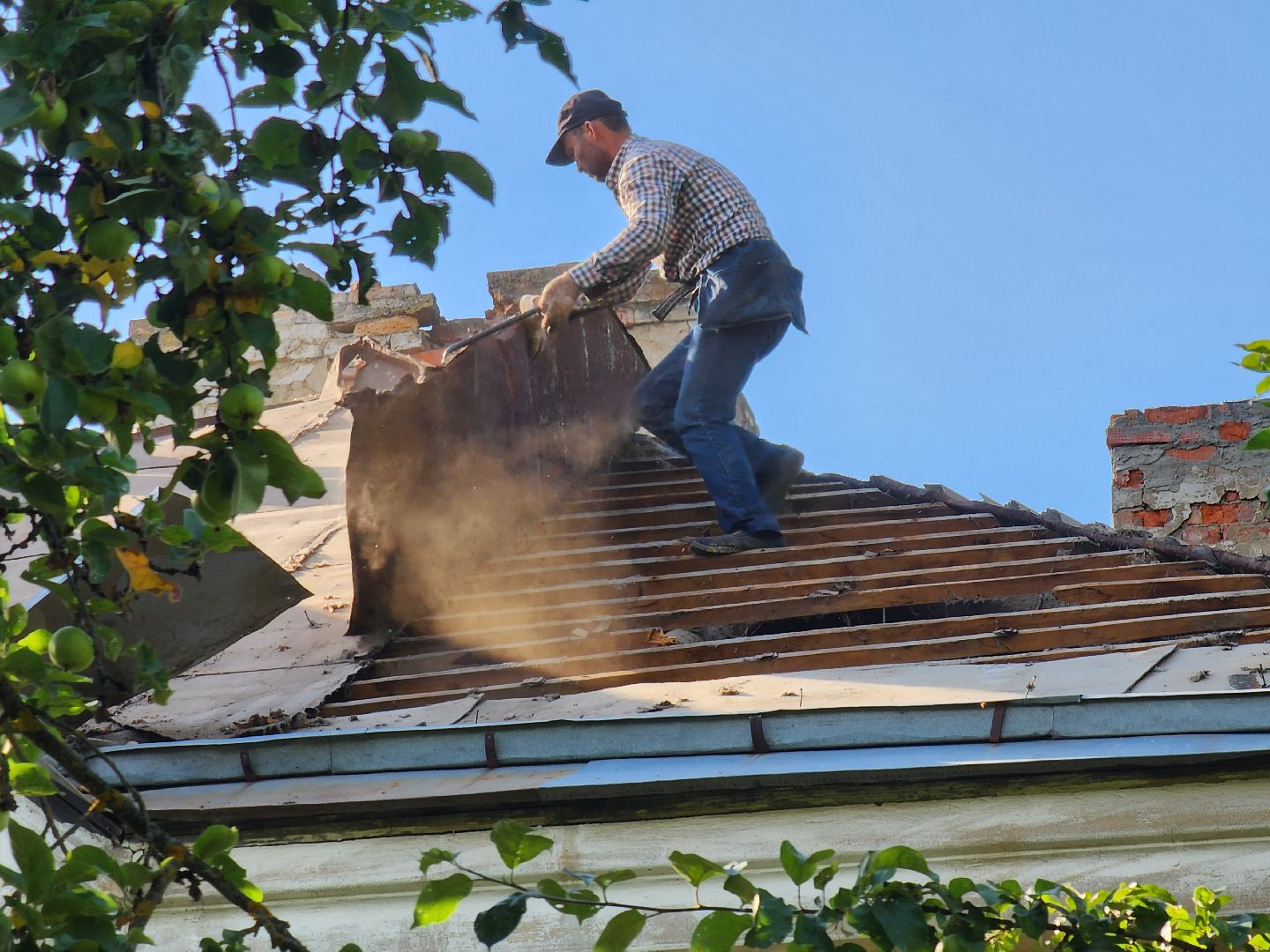 Чехов, улица Ильича, многоквартирный дом, капремонт кровли, реконструкция крыши, благоустройство,