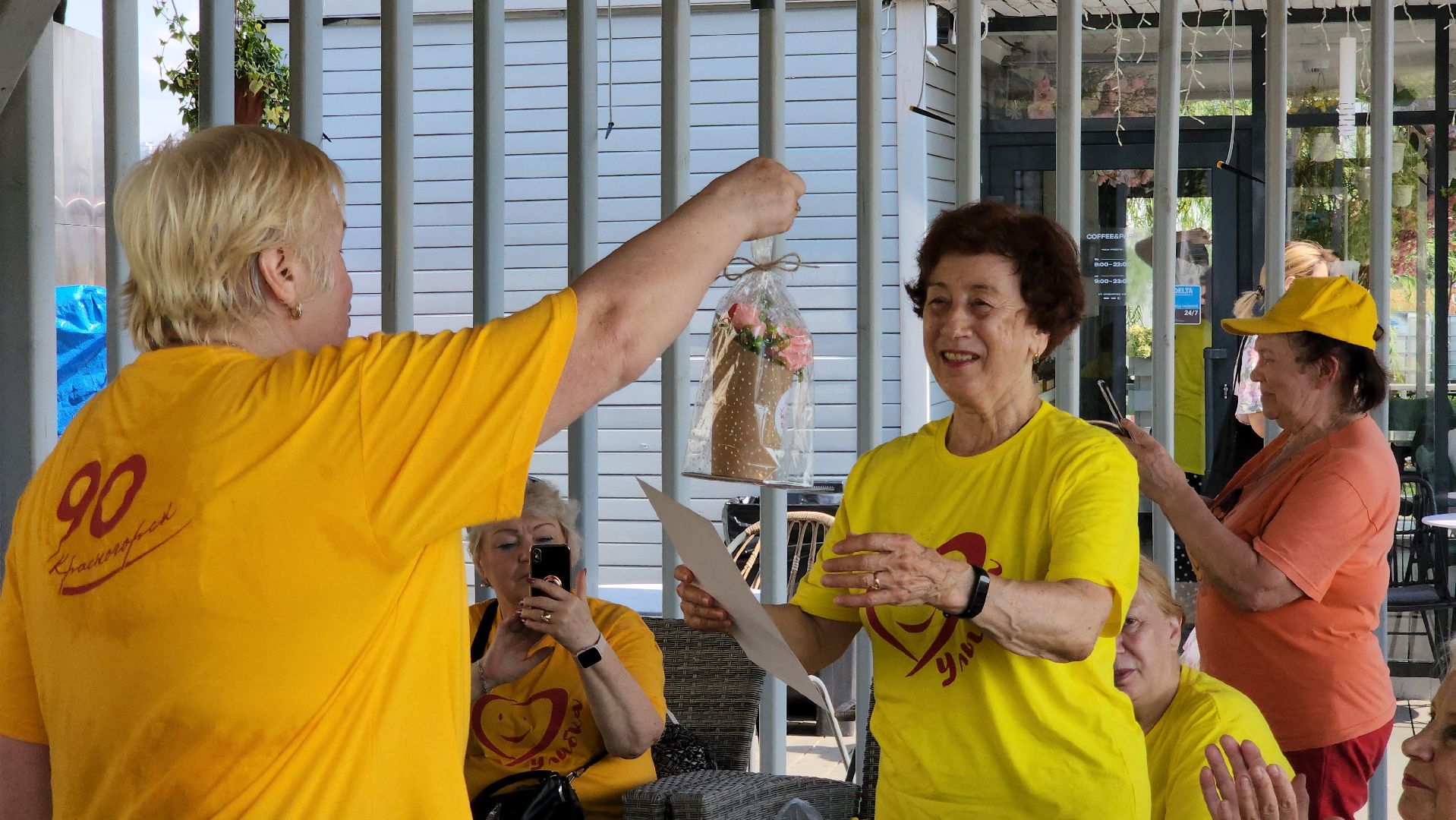 активное долголетие, пенсионеры, улыбка, юбилей,