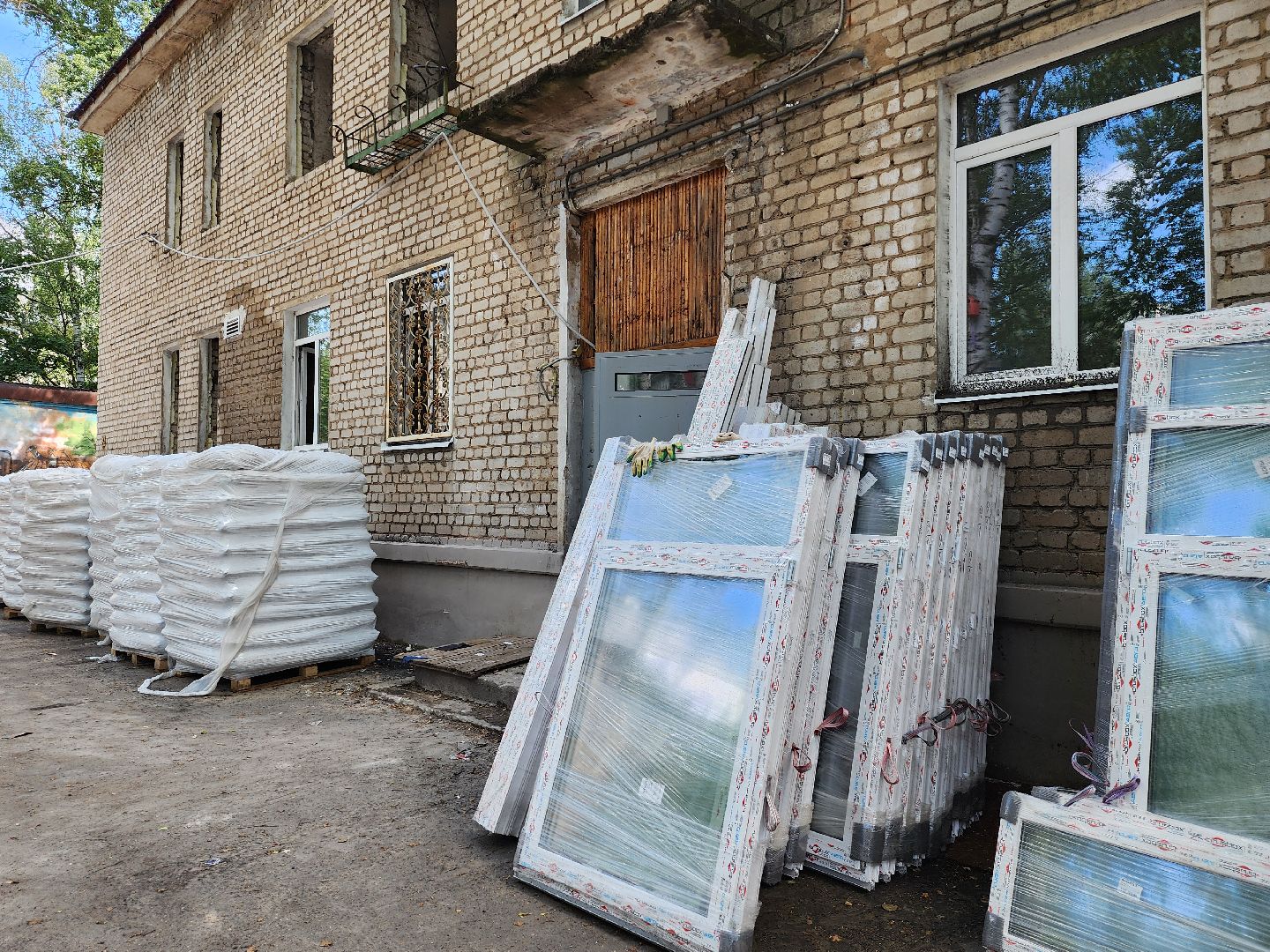 Дубна, Капитальный ремонт, центр дополнительного образования, Демонтаж окон, Монтаж кровли,