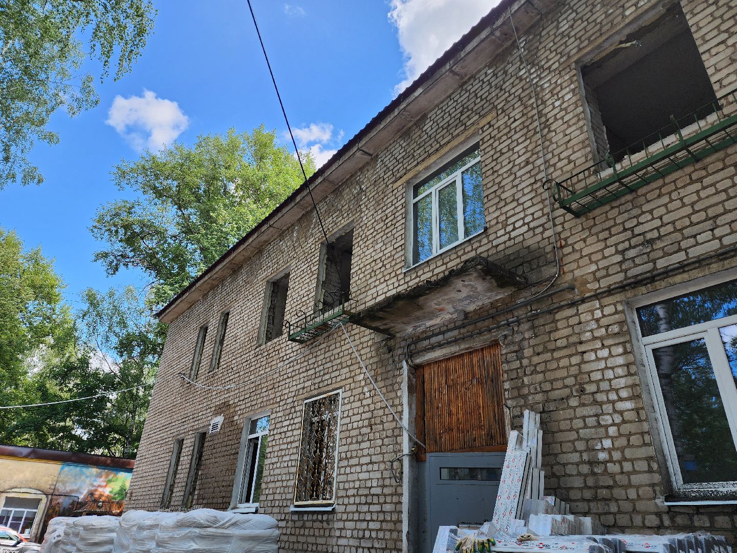 Дубна, Капитальный ремонт, центр дополнительного образования, Демонтаж окон, Монтаж кровли,