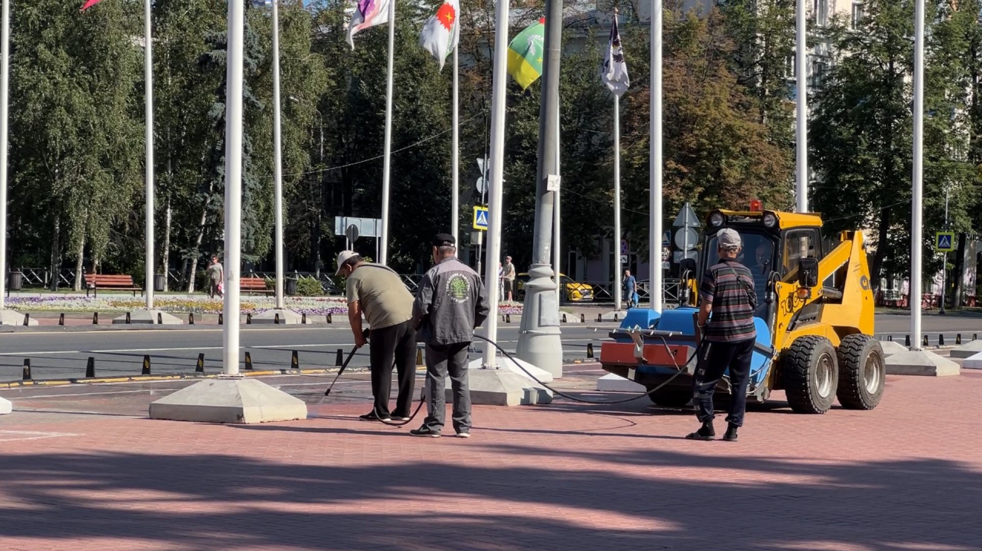 химки, благоуйстройство, полив дорог, поливальная машина,