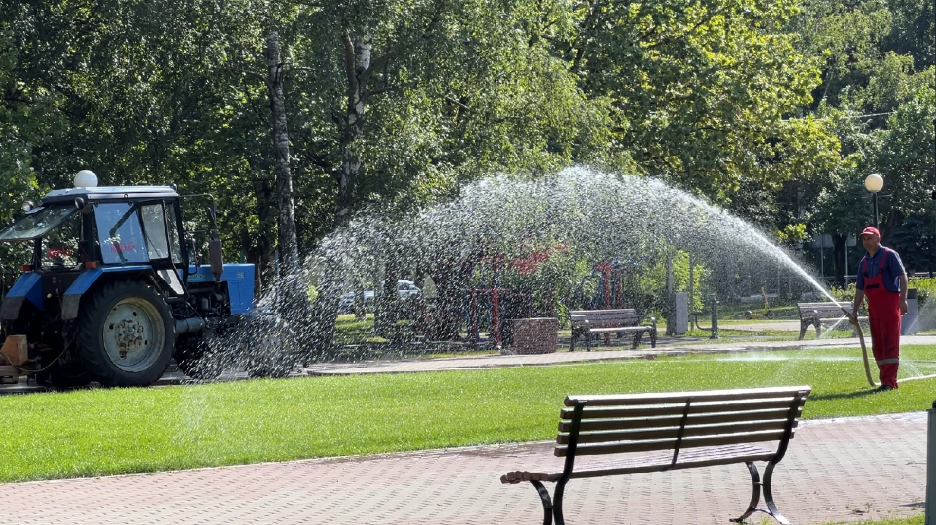 химки, благоуйстройство, полив дорог, поливальная машина,