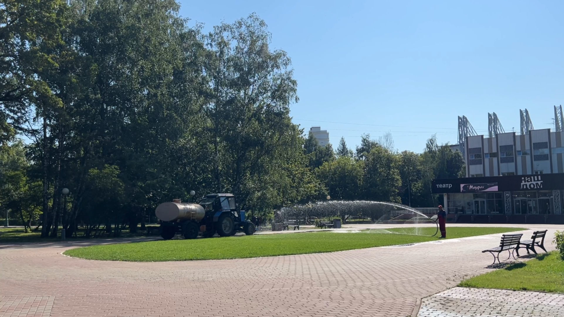 химки, благоуйстройство, полив дорог, поливальная машина,