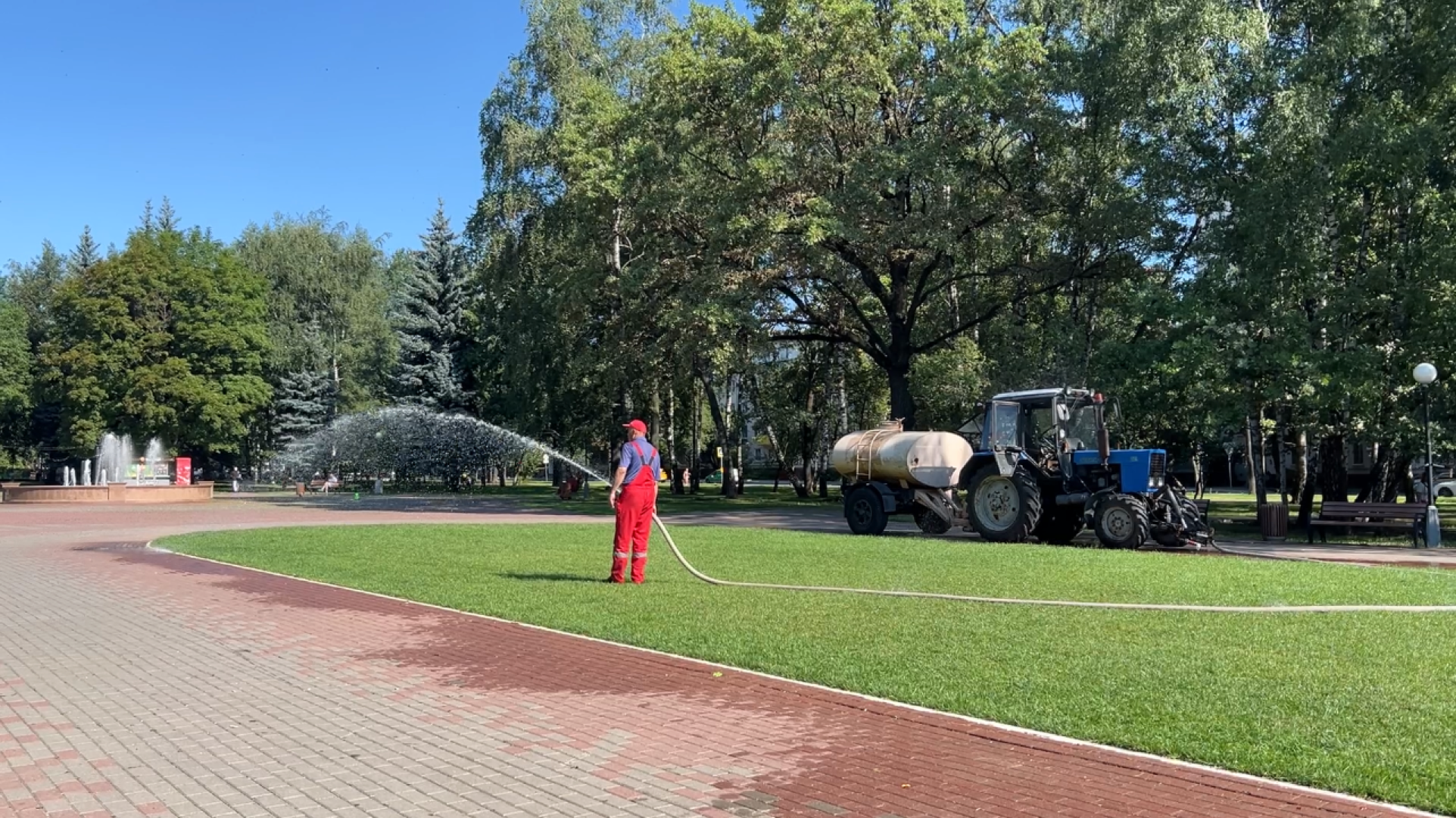 химки, благоуйстройство, полив дорог, поливальная машина,