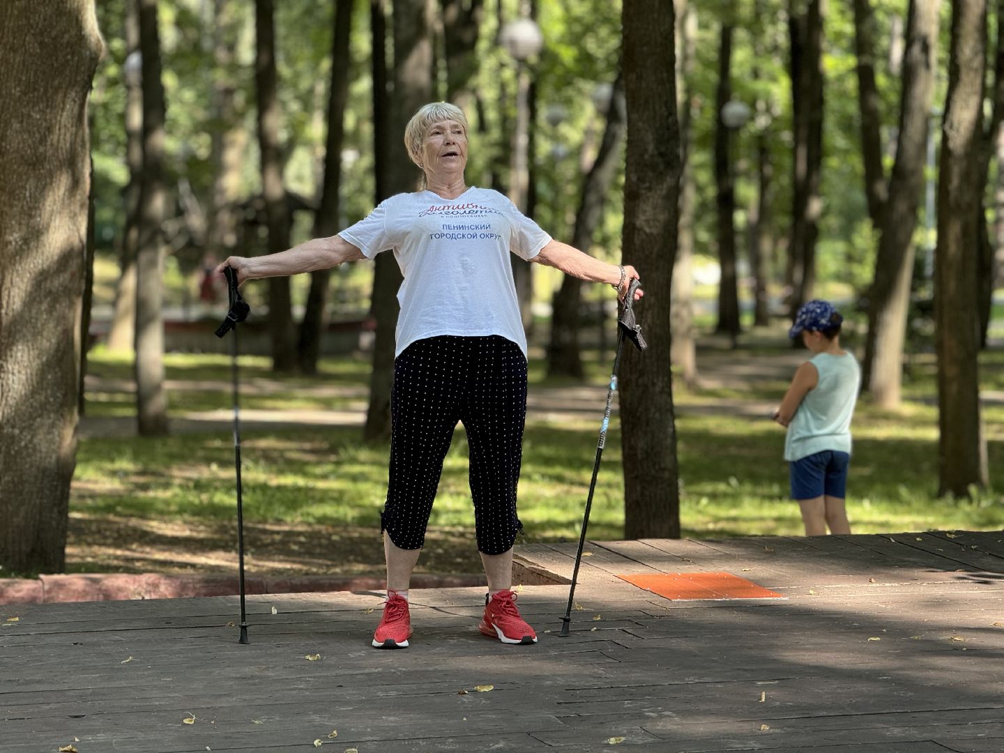 активное долголетие, скандинавская ходьба, центральный парк видного, спорт в ленинском округе, ленинский городской округ,