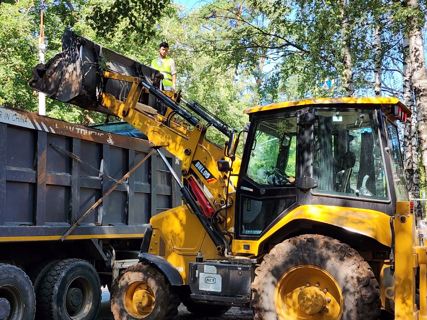 сквер 80-летия ленинского района, новая детская площадка, ленинский округ, благоустройство, сквер у МФЦ Видное,