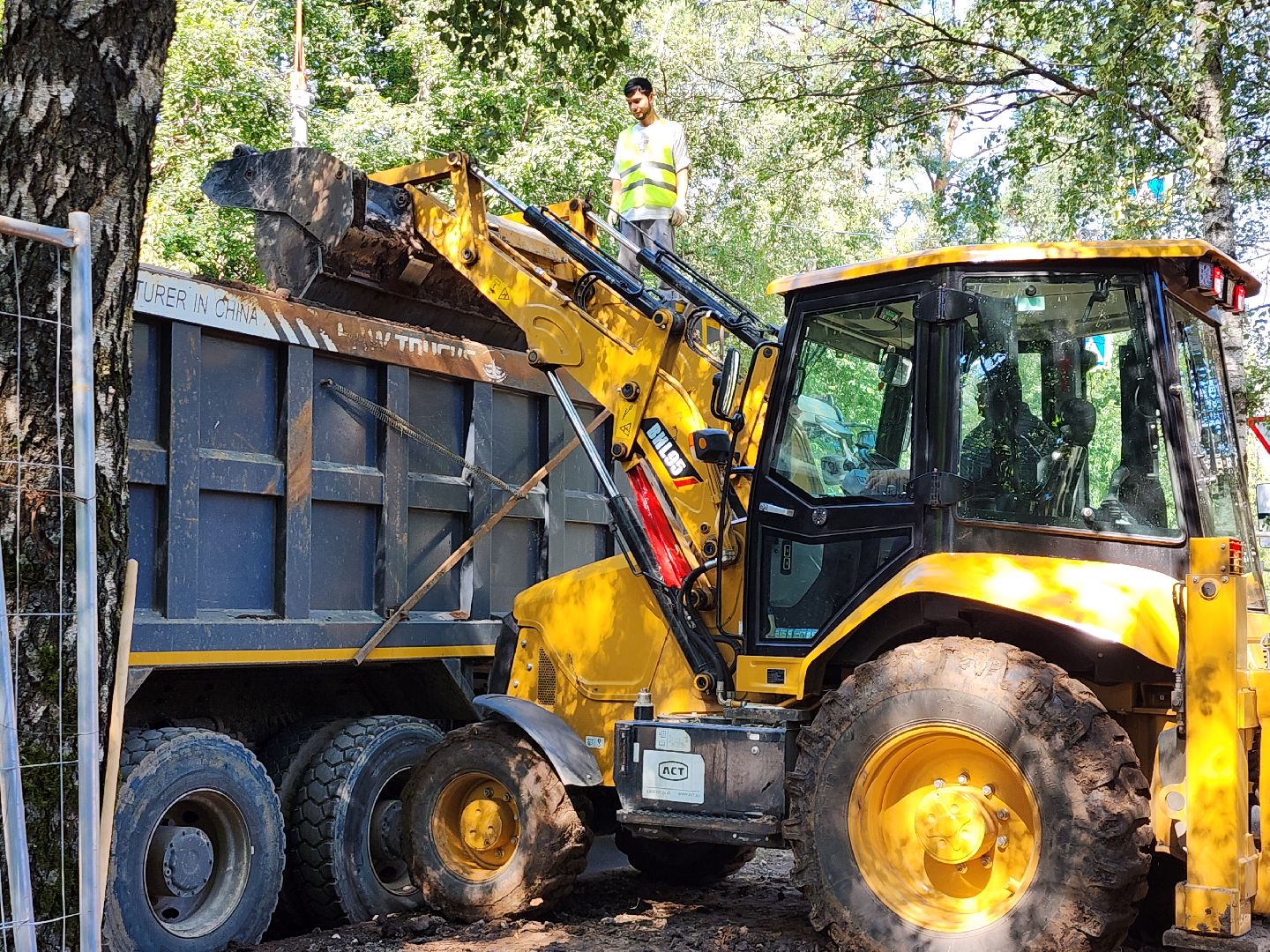 сквер 80-летия ленинского района, новая детская площадка, ленинский округ, благоустройство, сквер у МФЦ Видное,