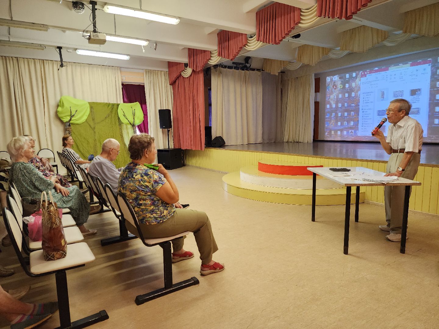 Ногинск, литературная встреча, пенсионеры, музыка,