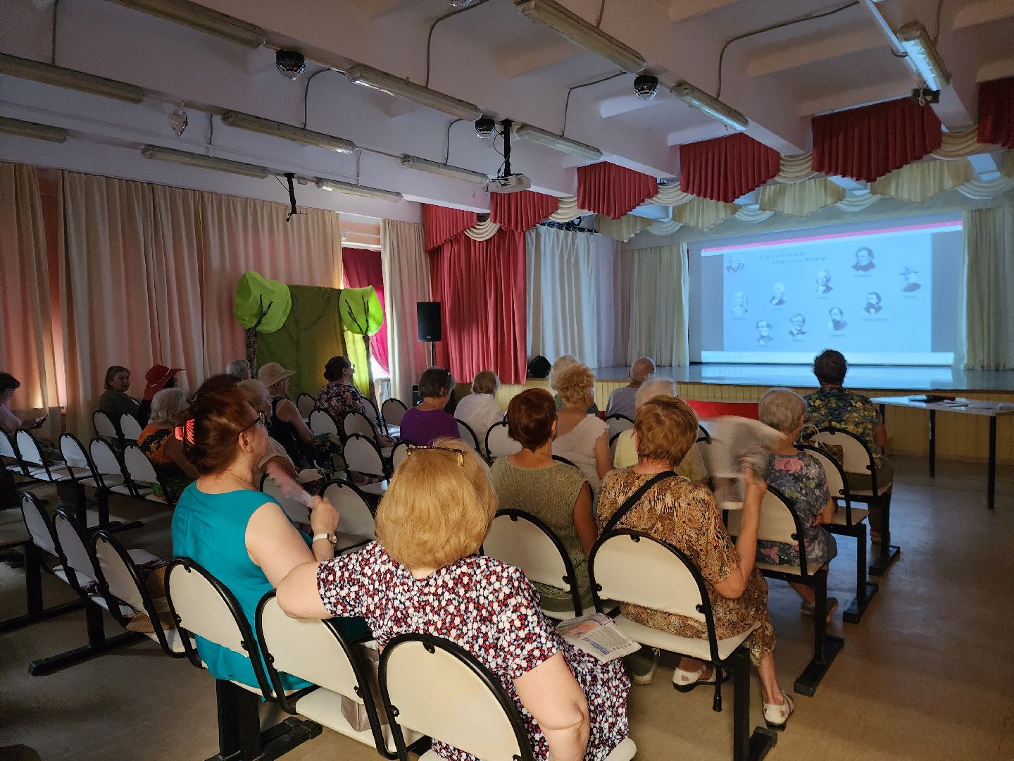 Ногинск, литературная встреча, пенсионеры, музыка,