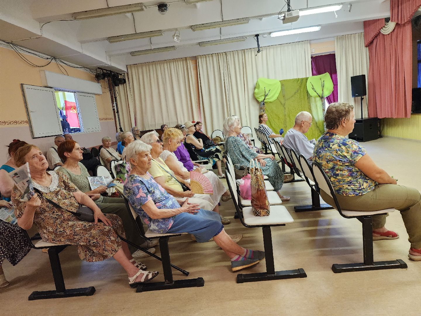 Ногинск, литературная встреча, пенсионеры, музыка,