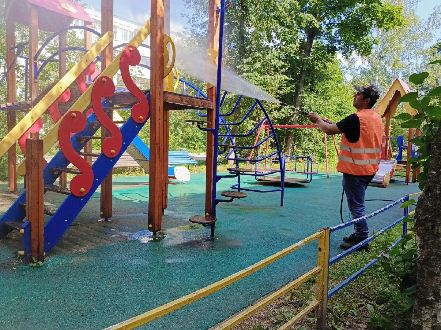 Солнечногорск, Уборка двора, Покос травы, Детская площадка, Жители,