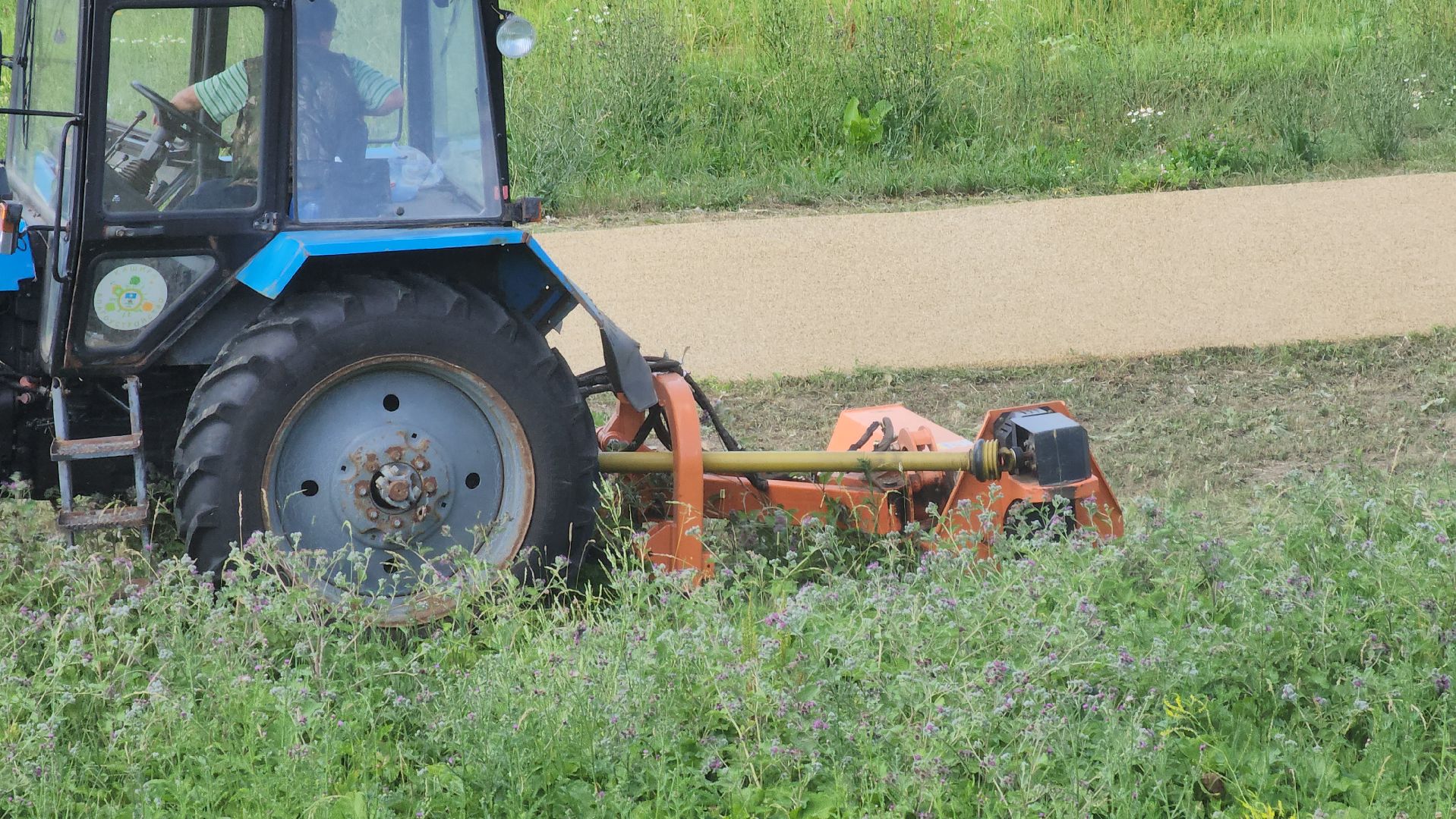 кашира, река ока, набережная оки, благоустройство, питьевой фонтанчик, кафе, зона для загара, покос травы,