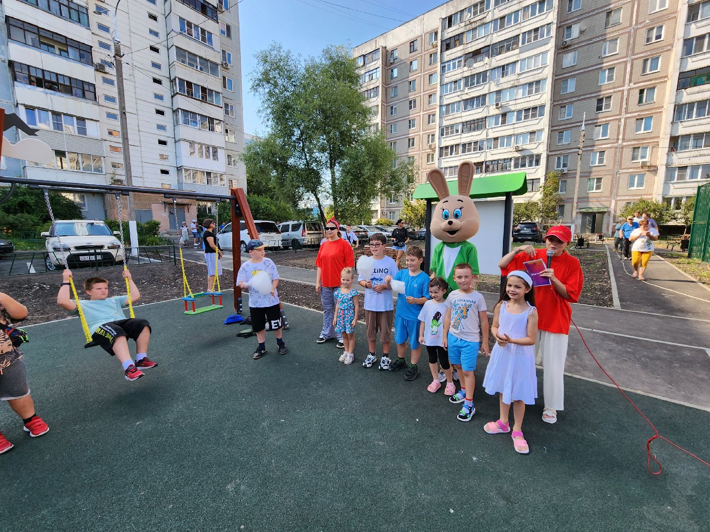 Чехов, улица Полиграфистов, комплексное благоустройство дворов, приемка работ, открытие детской площадки, глава администрации го Чехов, Михаил Собакин, анимационная программа,