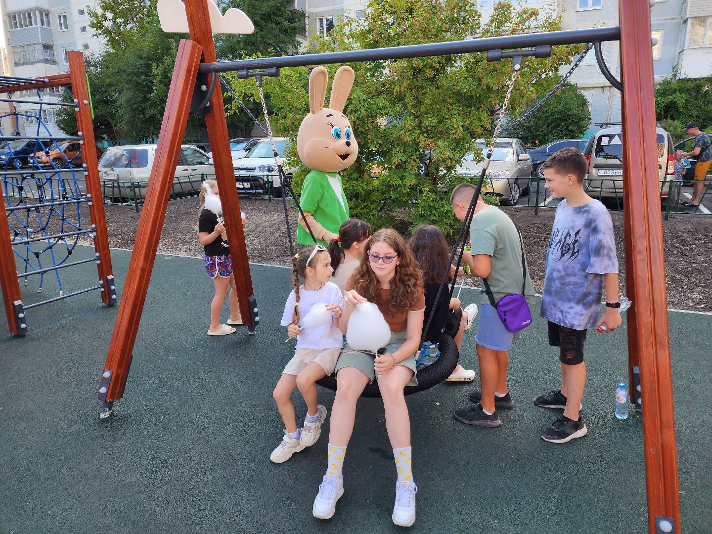 Чехов, улица Полиграфистов, комплексное благоустройство дворов, приемка работ, открытие детской площадки, глава администрации го Чехов, Михаил Собакин, анимационная программа,