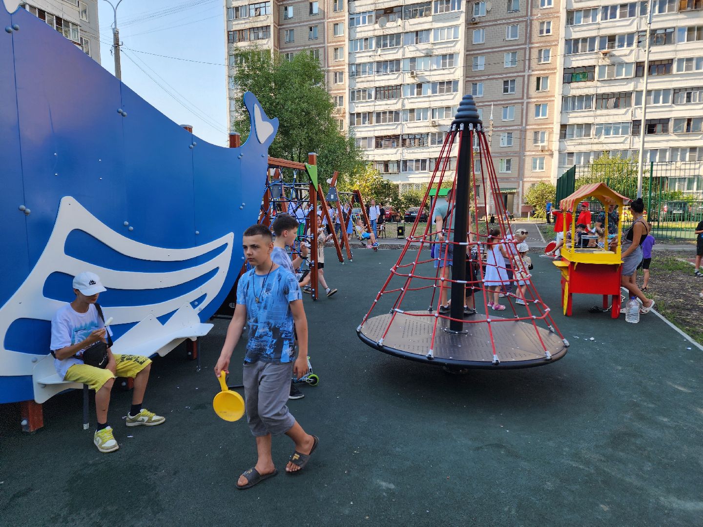 Чехов, улица Полиграфистов, комплексное благоустройство дворов, приемка работ, открытие детской площадки, глава администрации го Чехов, Михаил Собакин, анимационная программа,
