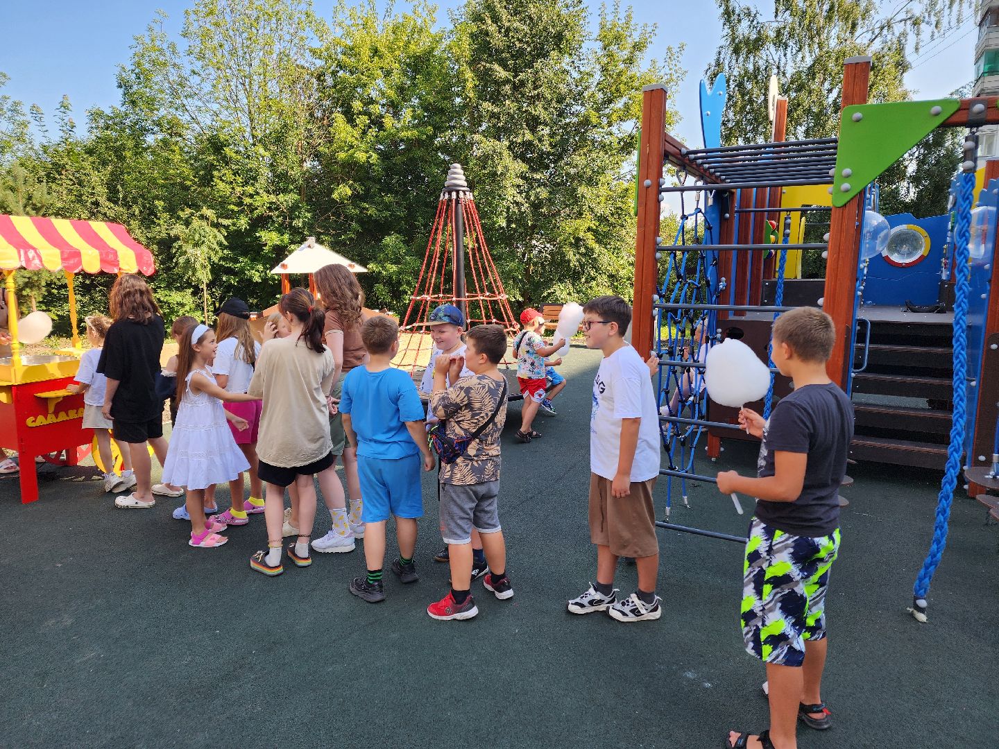 Чехов, улица Полиграфистов, комплексное благоустройство дворов, приемка работ, открытие детской площадки, глава администрации го Чехов, Михаил Собакин, анимационная программа,