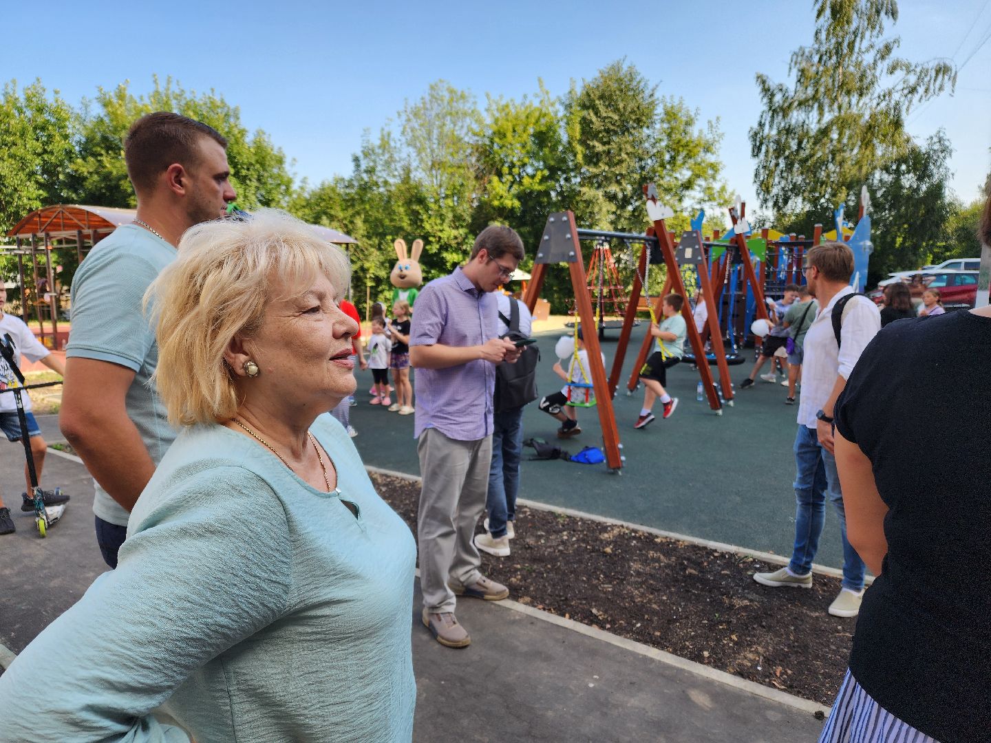 Чехов, улица Полиграфистов, комплексное благоустройство дворов, приемка работ, открытие детской площадки, глава администрации го Чехов, Михаил Собакин, анимационная программа,