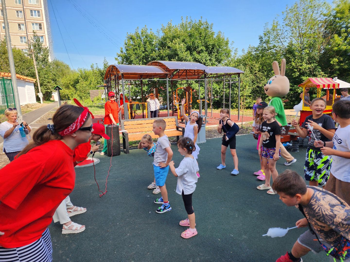 Чехов, улица Полиграфистов, комплексное благоустройство дворов, приемка работ, открытие детской площадки, глава администрации го Чехов, Михаил Собакин, анимационная программа,