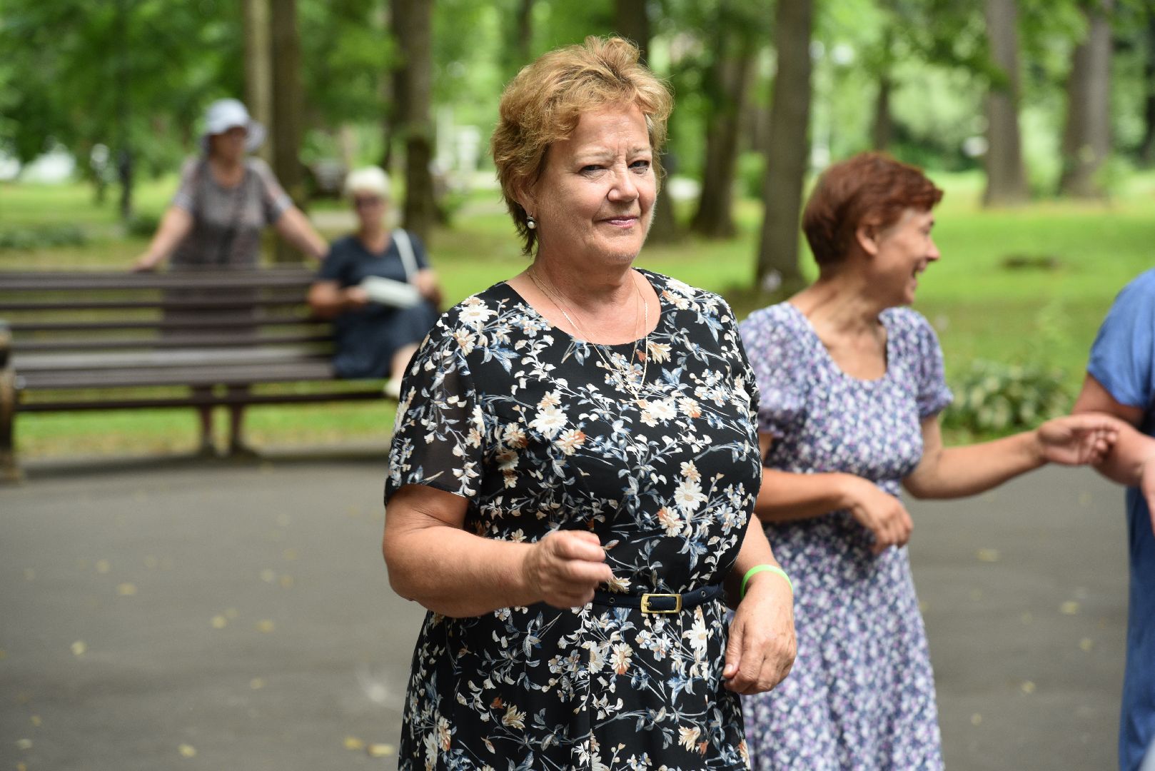 лотошино, лотошинский парк, танцы в парке, парки подмосковья, активное долголетие,
