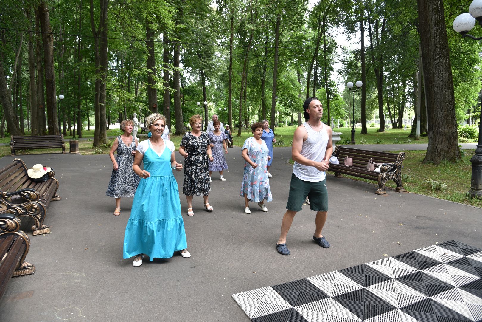 лотошино, лотошинский парк, танцы в парке, парки подмосковья, активное долголетие,