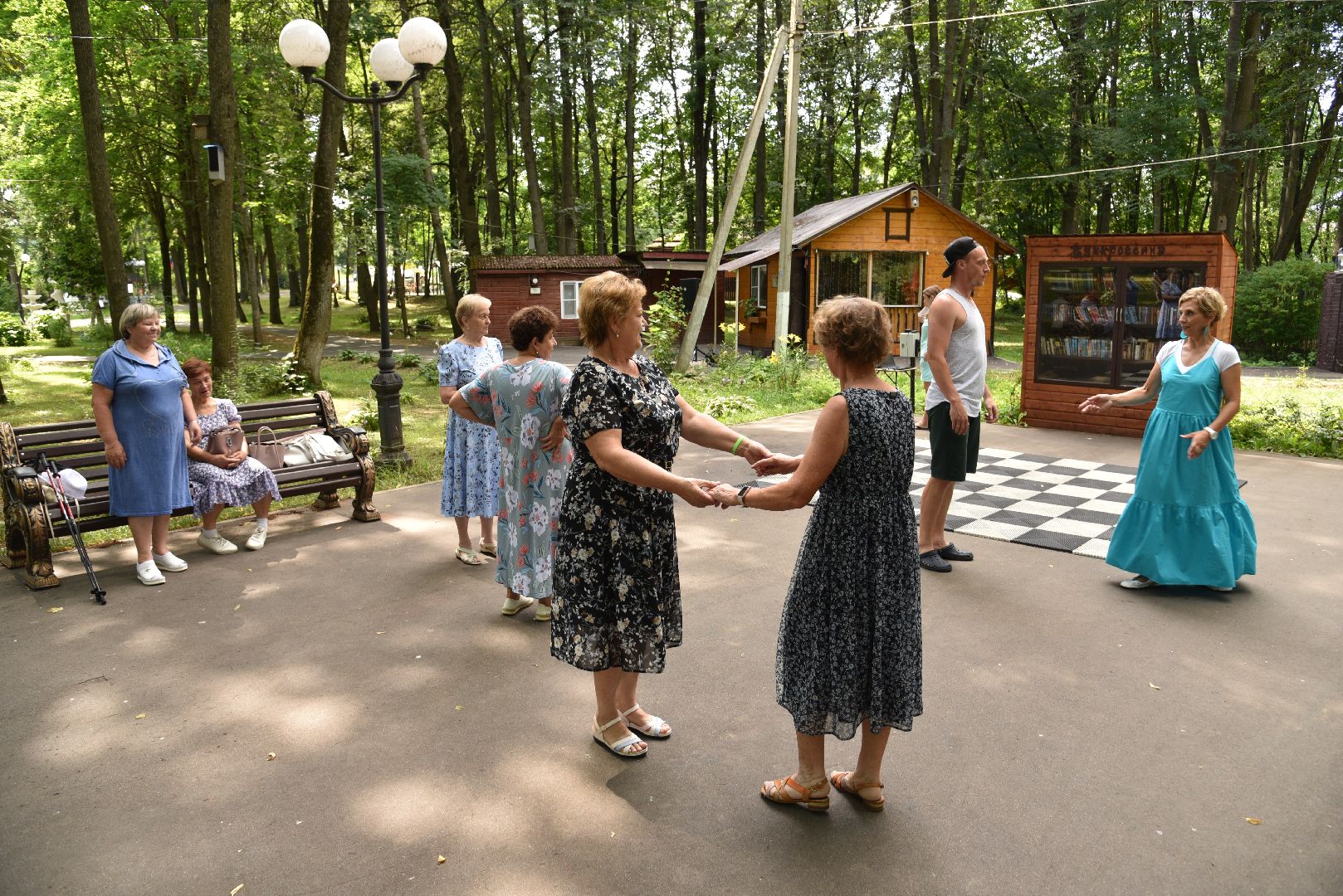 лотошино, лотошинский парк, танцы в парке, парки подмосковья, активное долголетие,