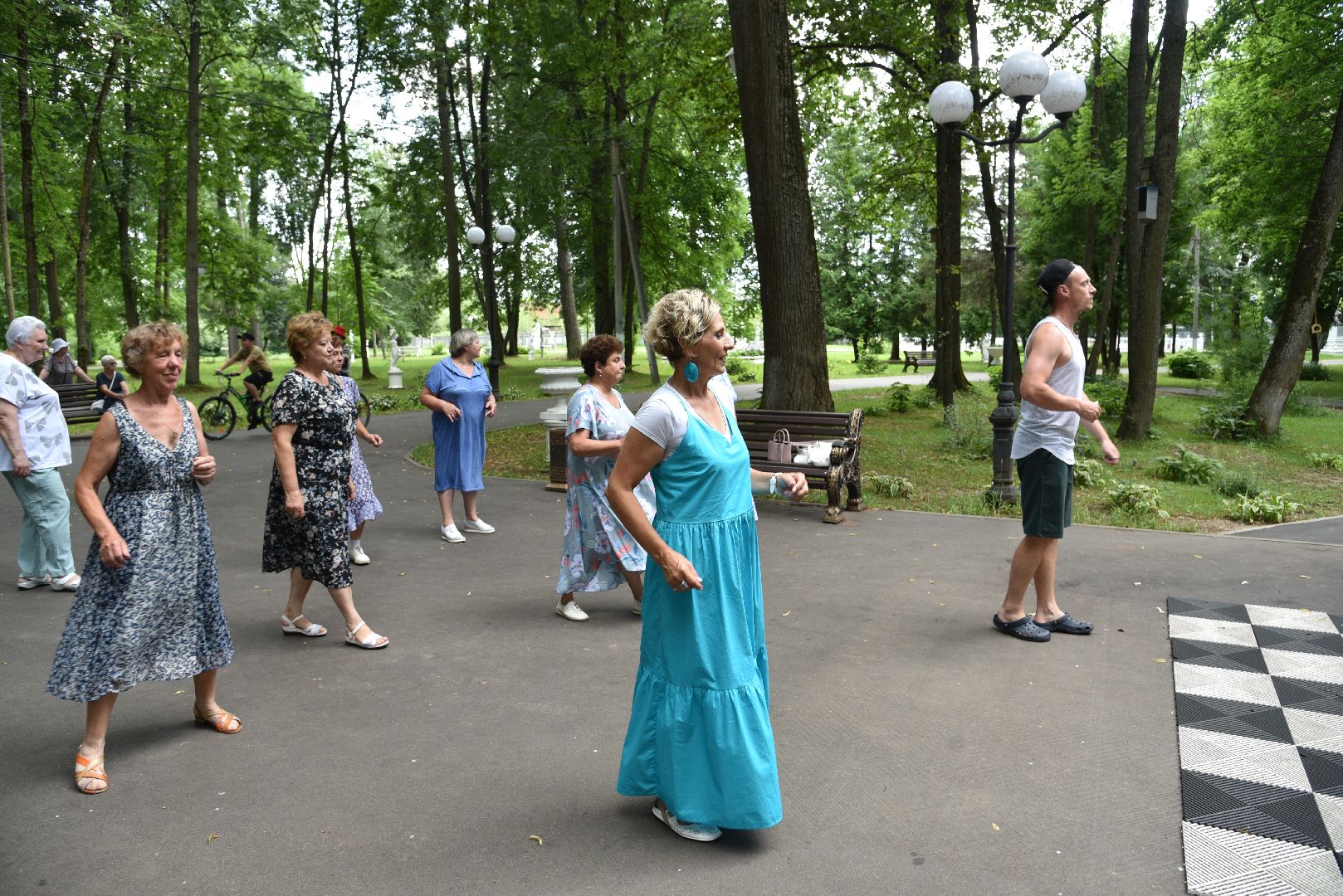 лотошино, лотошинский парк, танцы в парке, парки подмосковья, активное долголетие,
