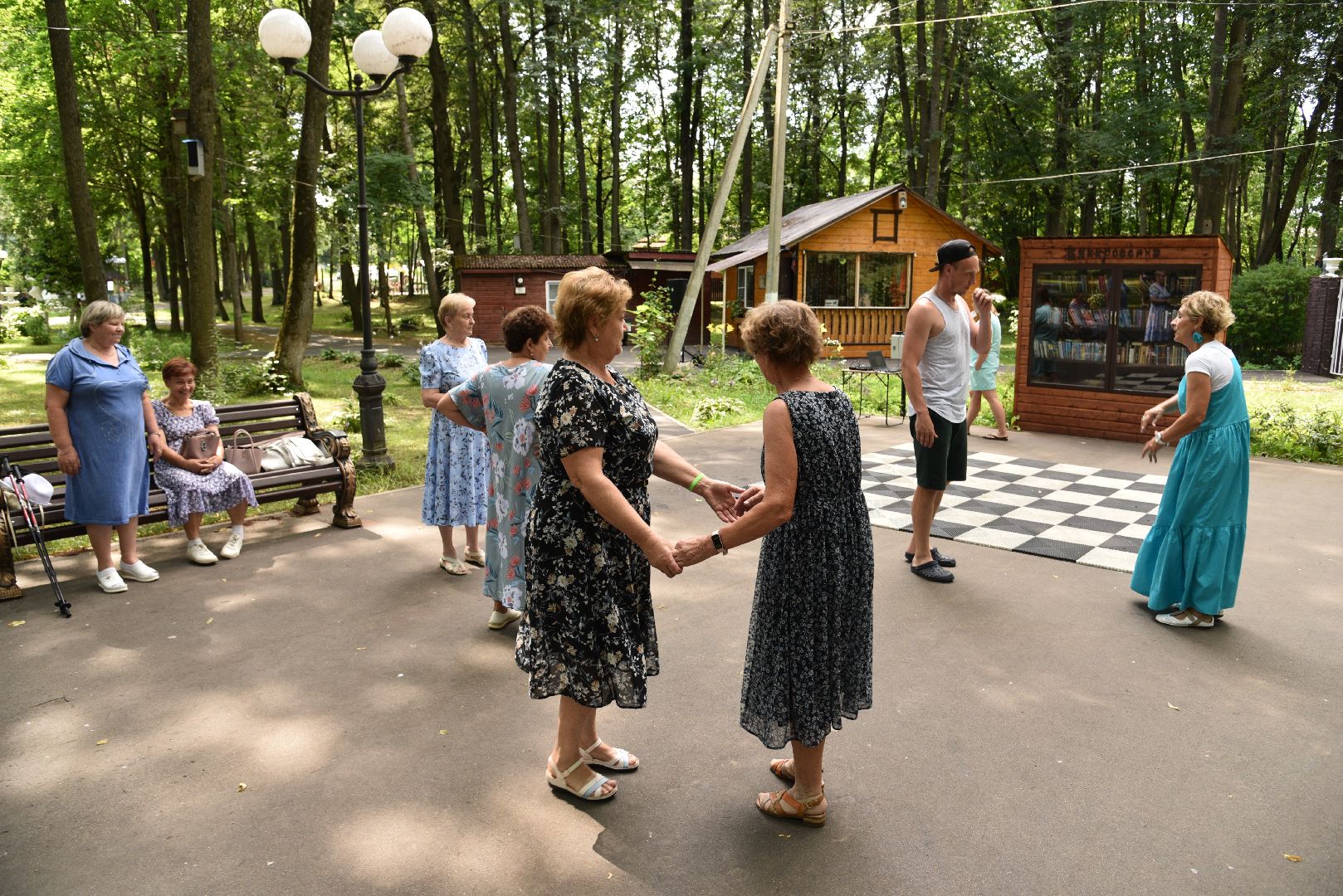 лотошино, лотошинский парк, танцы в парке, парки подмосковья, активное долголетие,