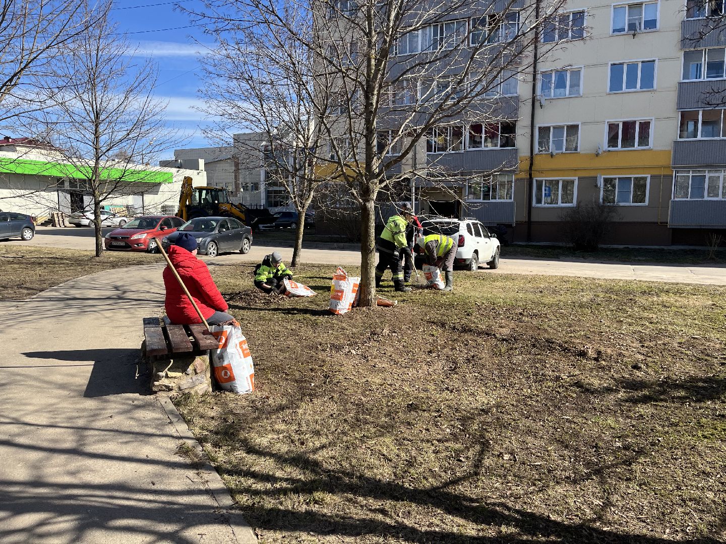 Шаховская, уборка, листья