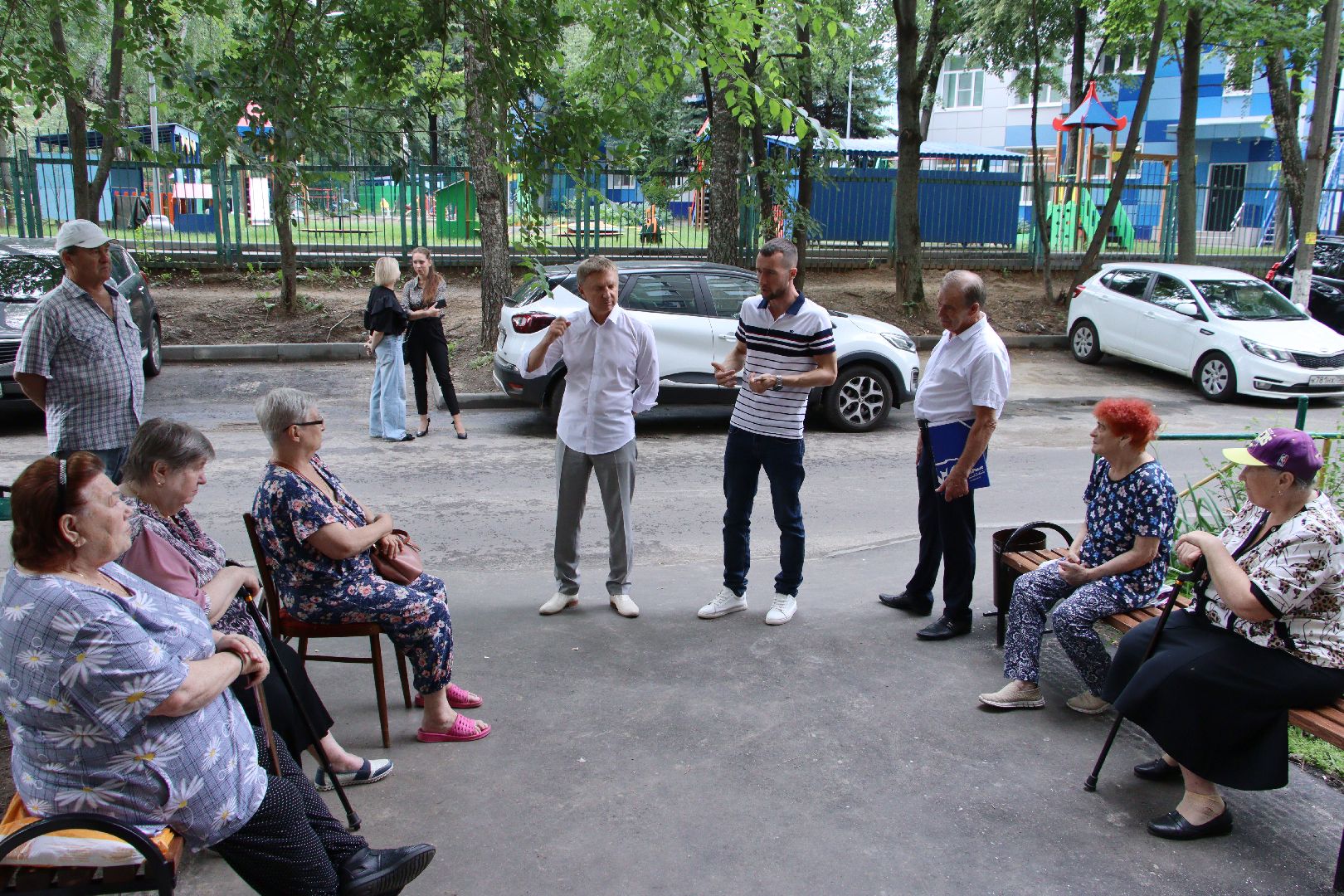 владимир жук, Никита Иванов, дзержинский, благоустройство, ремонт, асфальтирование дворов дорог,