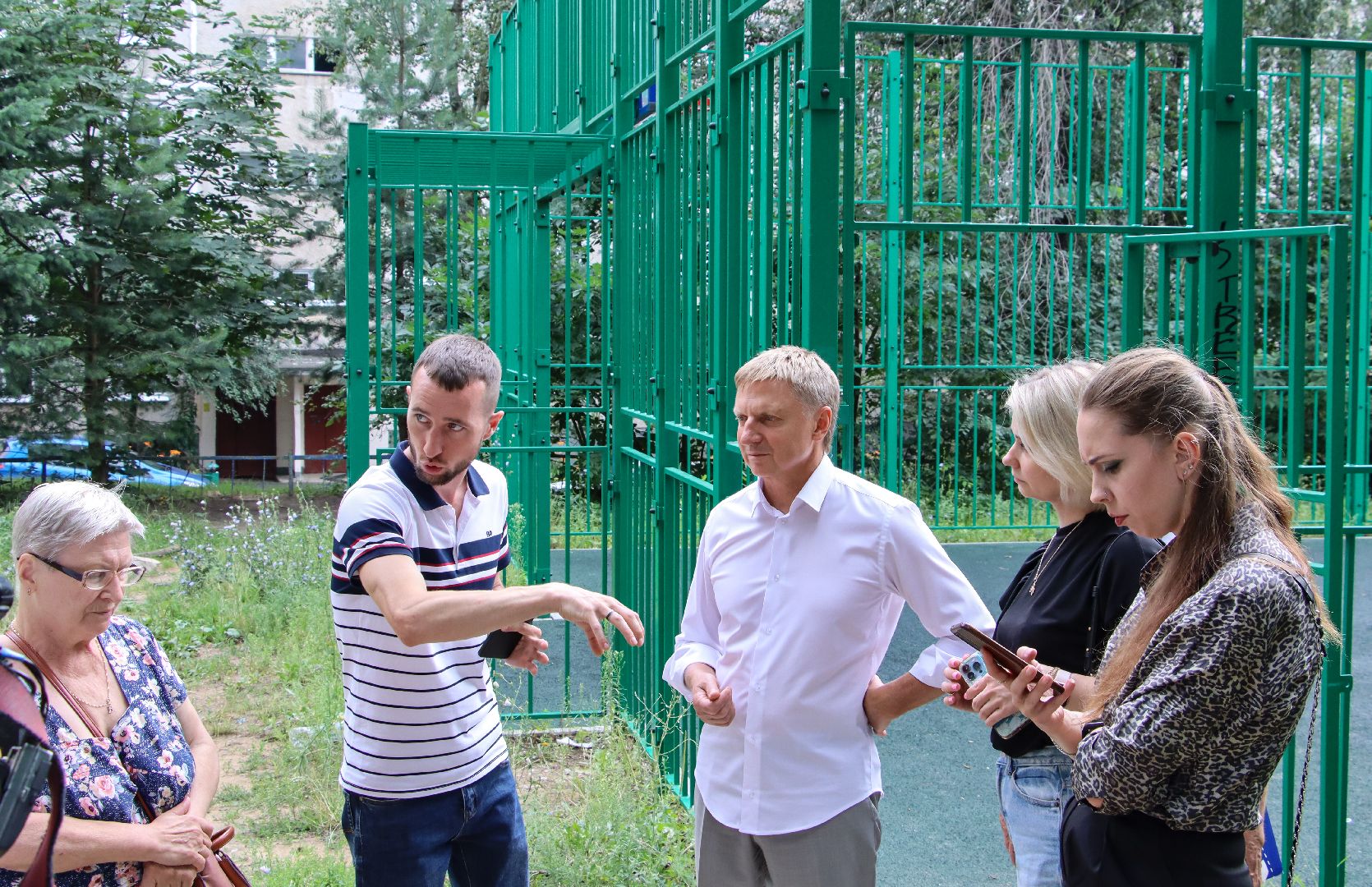 владимир жук, Никита Иванов, дзержинский, благоустройство, ремонт, асфальтирование дворов дорог,