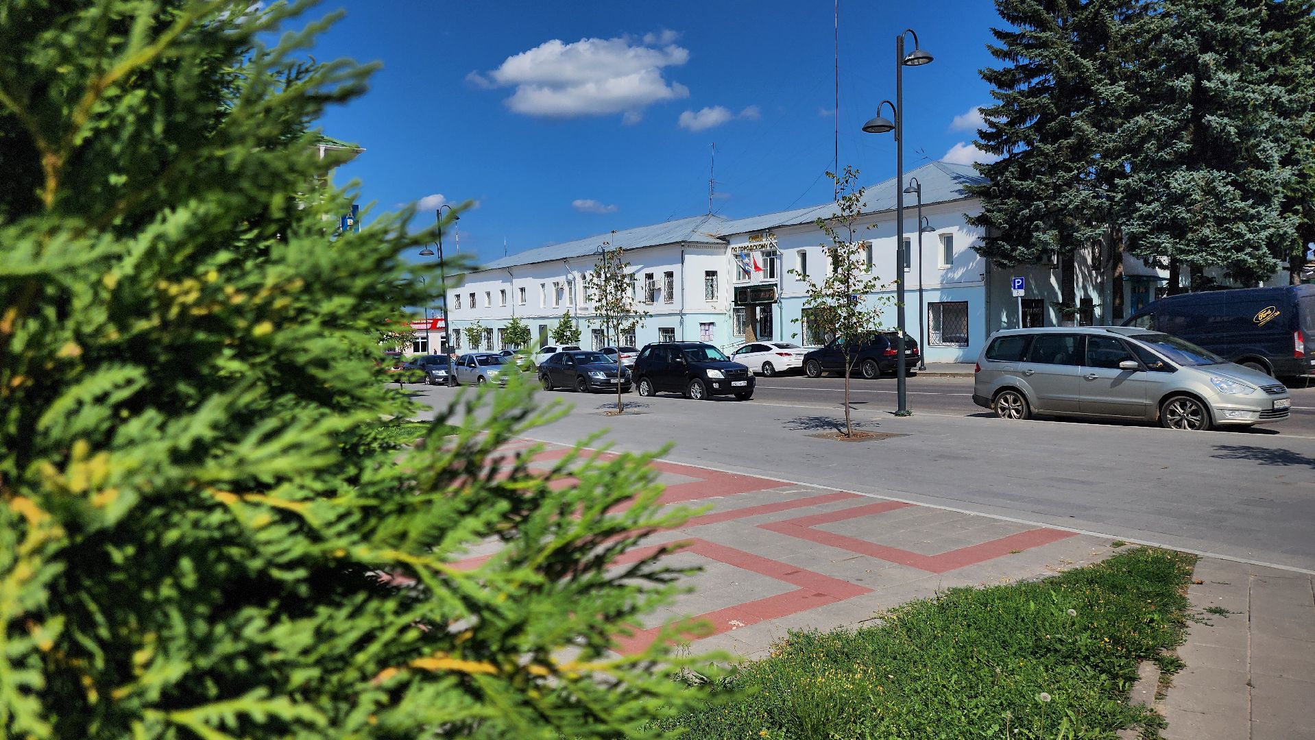 кашира, пешеходная зона, благоустройство, озеленение, липа, деревья, стрелец,