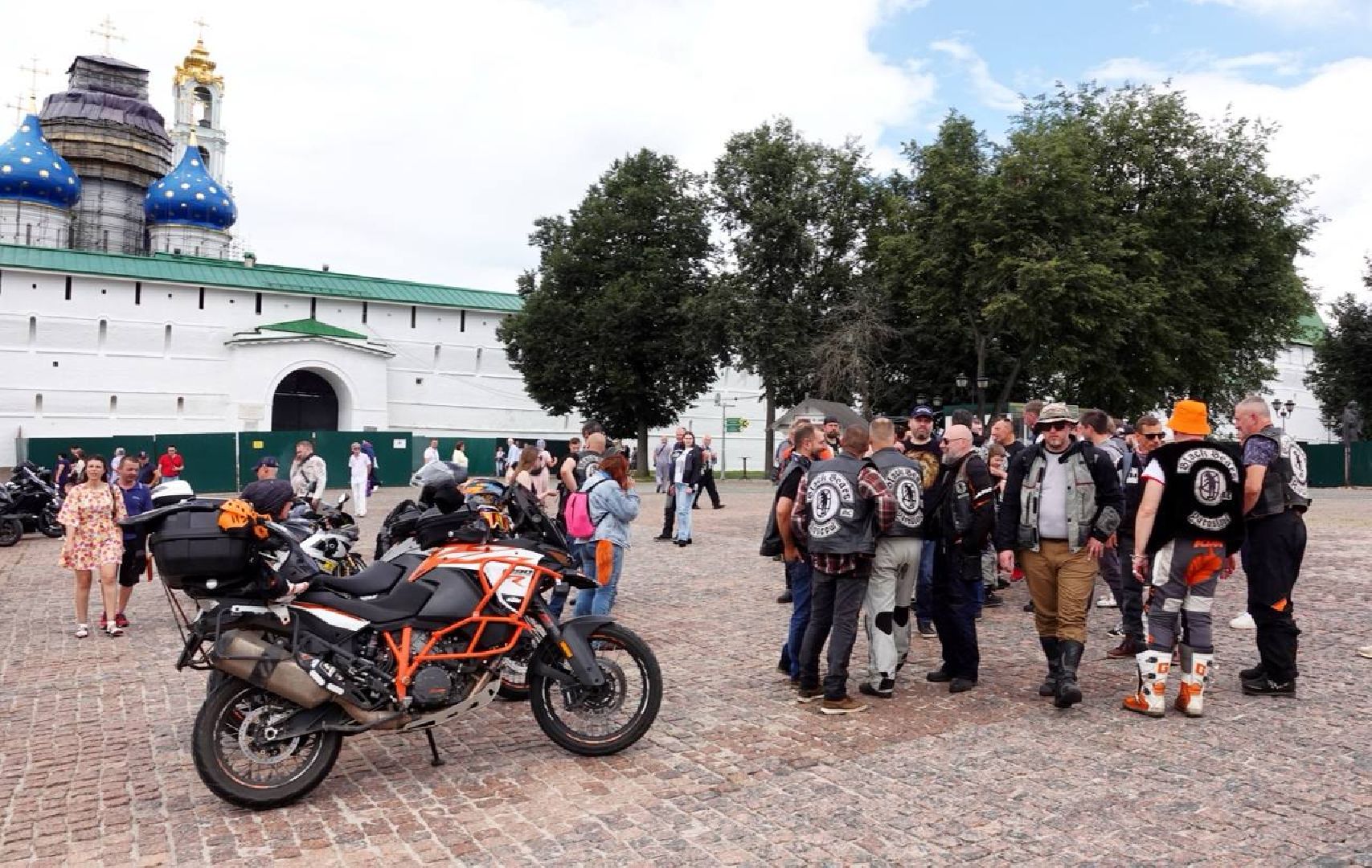 Добрые дела, Благотворительная акция, Мотопробег, Сергиев Посад, Троице-Сергиева лавра, Ильинская больница, Сергей Бурунов, Мотодвижение, Илья Кашин,