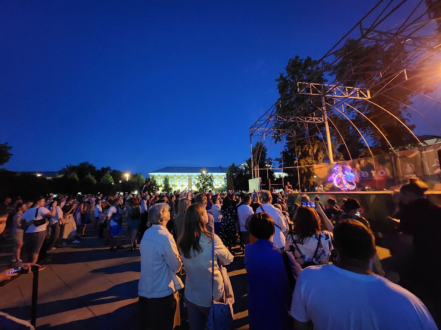 Коломна, ночь в парке, лето в подмосковье,