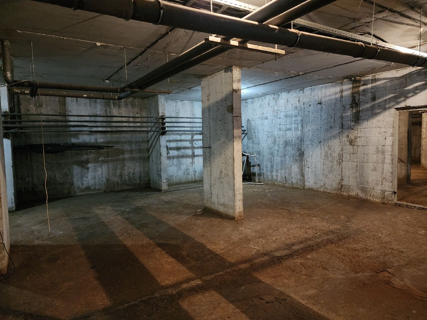 Чехов, улица Чехова, многоквартирный дом, проблема с канализацией, ливневая канализация, детская площадка, депутат Госдумы РФ, Александр Коган, встреча с жителями,