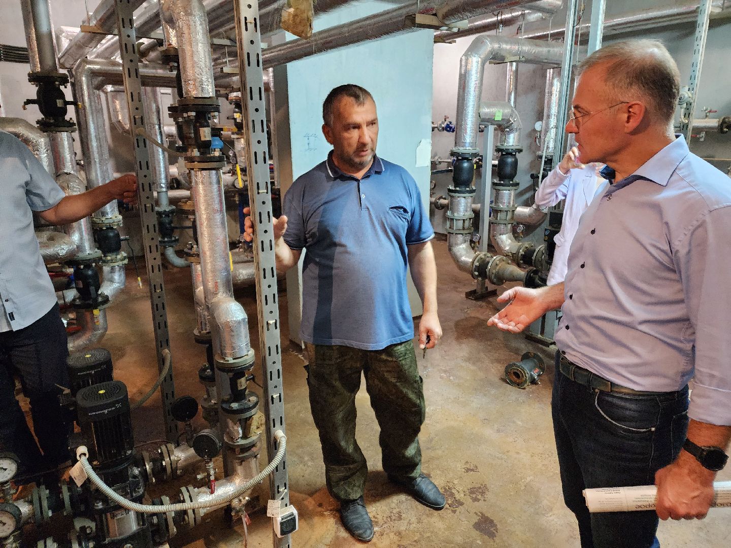 Чехов, улица Чехова, многоквартирный дом, проблема с канализацией, ливневая канализация, детская площадка, депутат Госдумы РФ, Александр Коган, встреча с жителями,