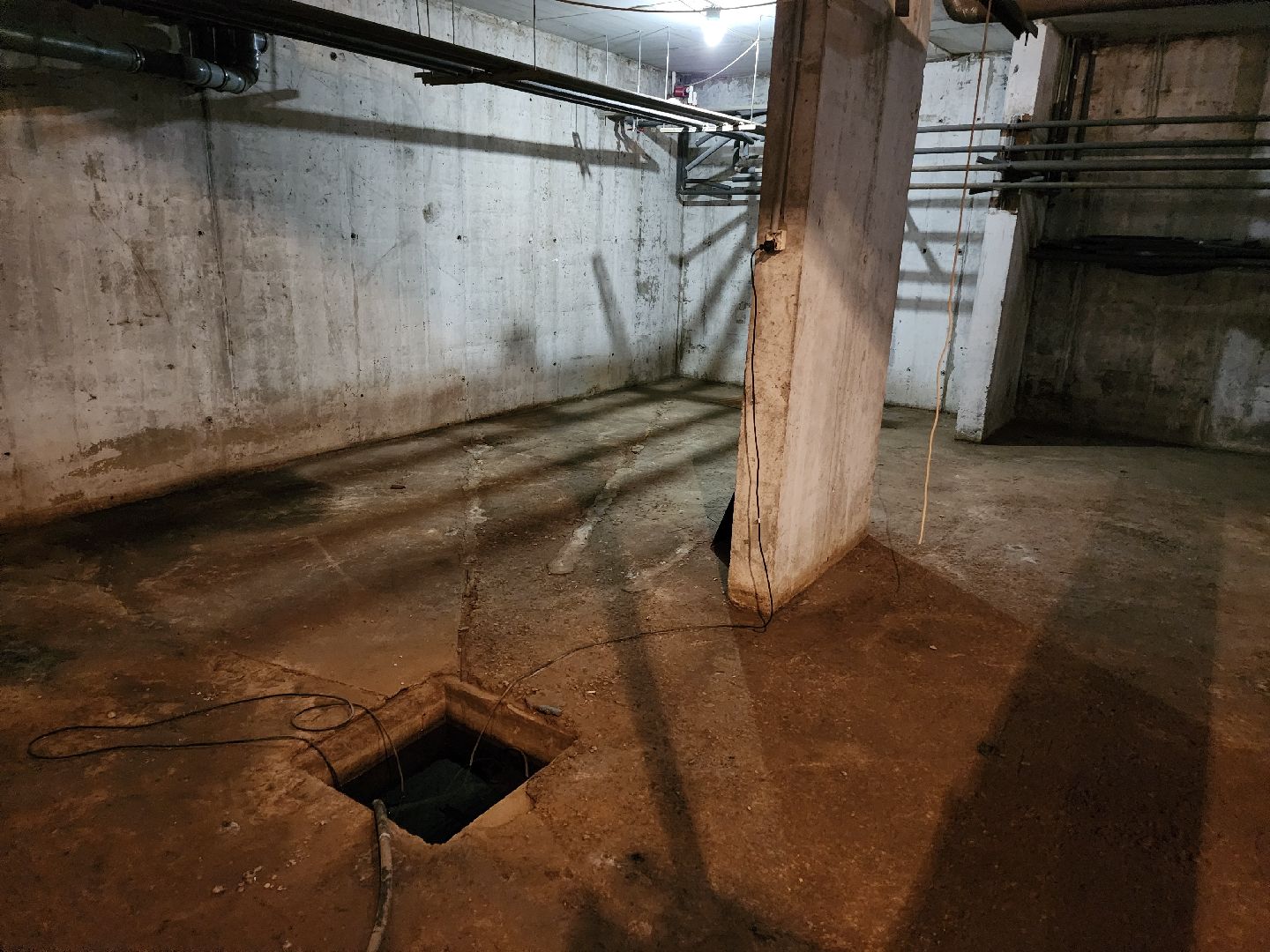 Чехов, улица Чехова, многоквартирный дом, проблема с канализацией, ливневая канализация, детская площадка, депутат Госдумы РФ, Александр Коган, встреча с жителями,