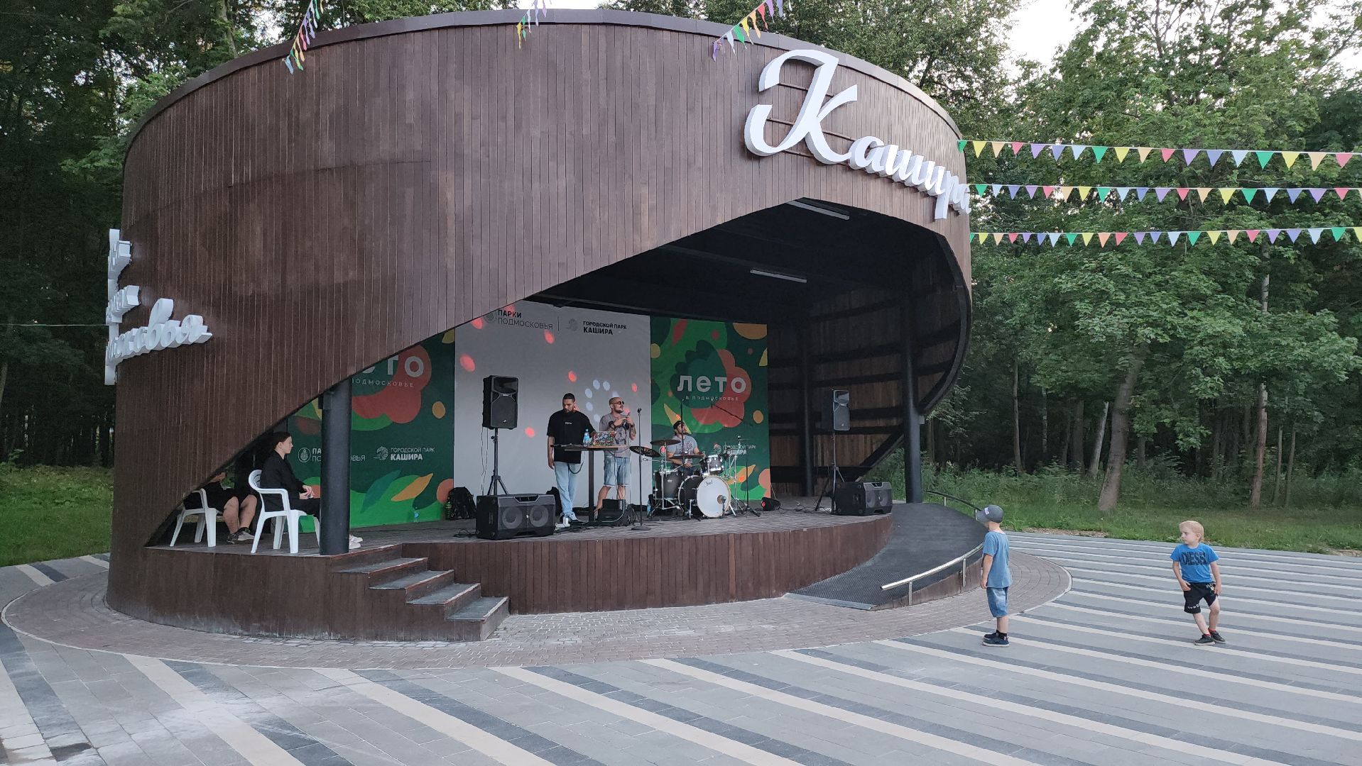 Кашира, ночь в парке, барабанщик, DJ, MC, барабанное шоу, танцы, городской парк,