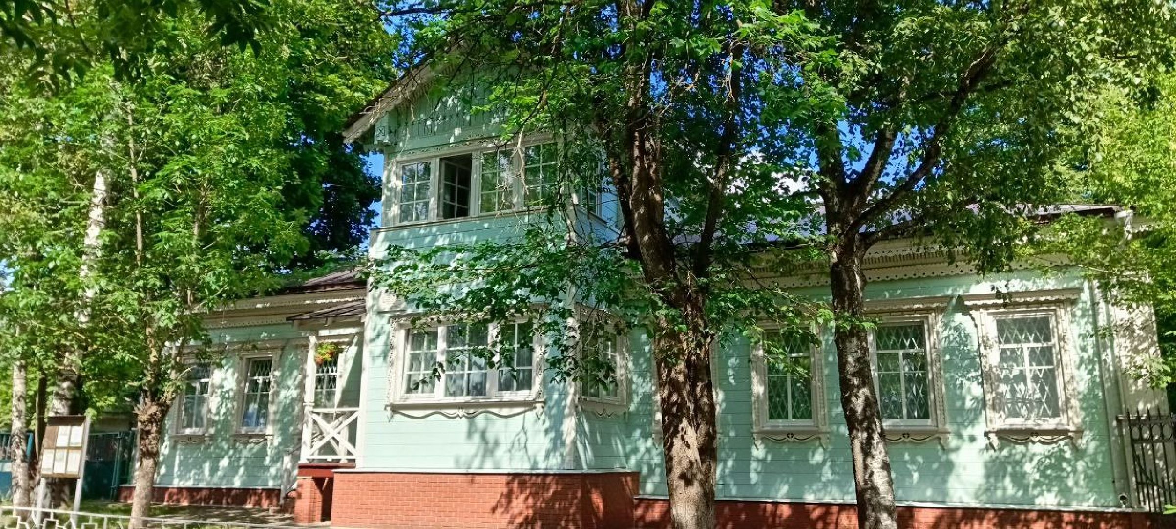 Дмитров, Дом епископа Серафима, Колокольный завод Дьячкова,