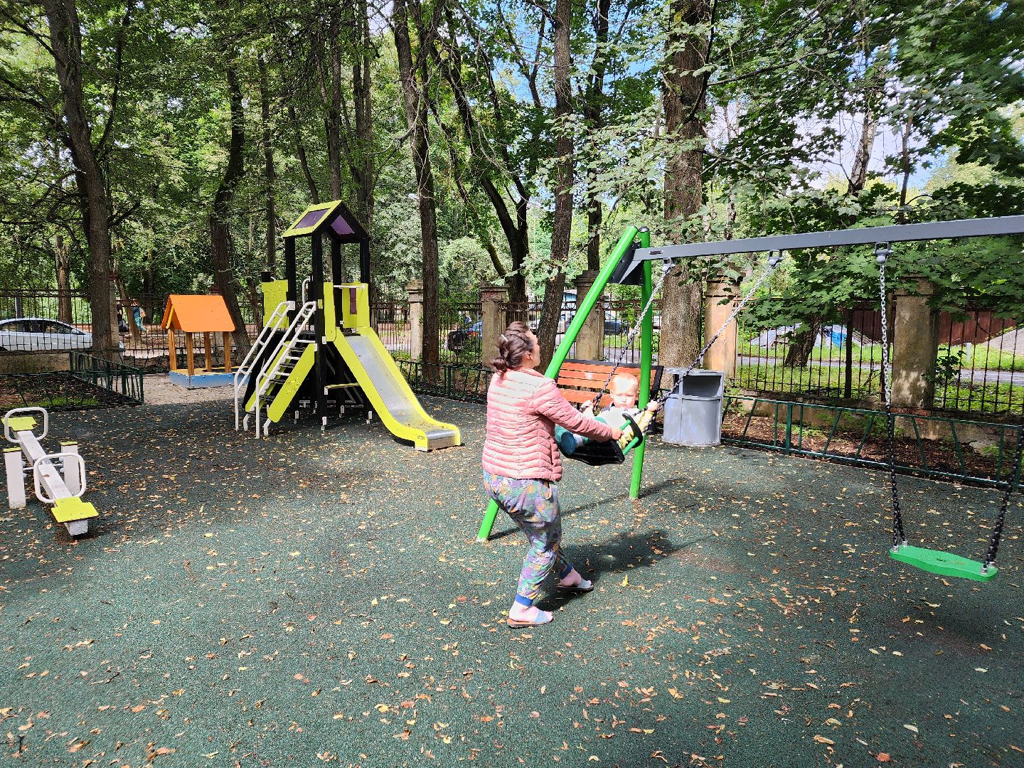 Чехов, улица Чехова, двор, дворовая территория, комплексное благоустройство, проезды, тротуар, детская площадка, освещение, парковка, формирование комфортной городской среды, глава округа Михаил Собакин,