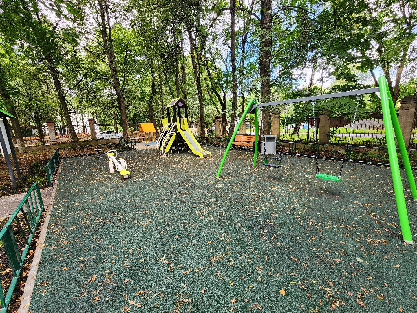 Чехов, улица Чехова, двор, дворовая территория, комплексное благоустройство, проезды, тротуар, детская площадка, освещение, парковка, формирование комфортной городской среды, глава округа Михаил Собакин,