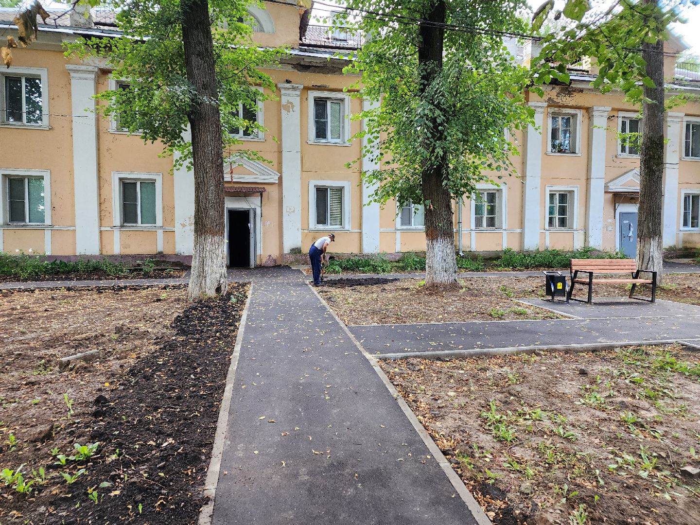 Чехов, улица Чехова, двор, дворовая территория, комплексное благоустройство, проезды, тротуар, детская площадка, освещение, парковка, формирование комфортной городской среды, глава округа Михаил Собакин,