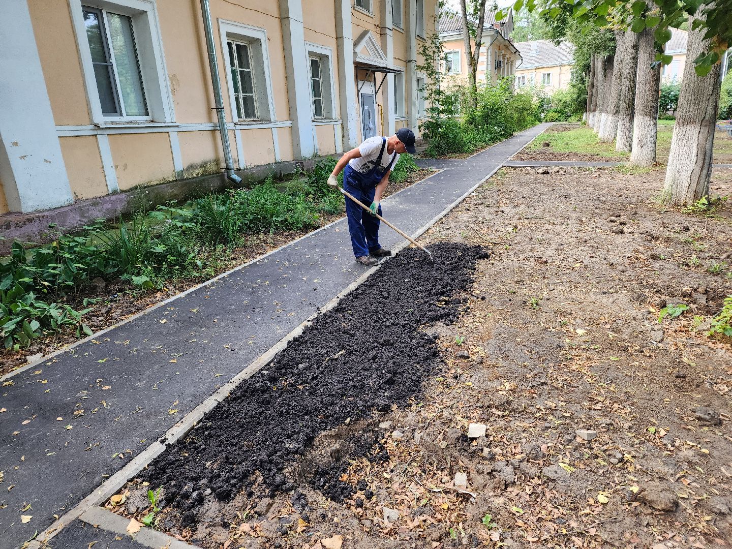 Чехов, улица Чехова, двор, дворовая территория, комплексное благоустройство, проезды, тротуар, детская площадка, освещение, парковка, формирование комфортной городской среды, глава округа Михаил Собакин,