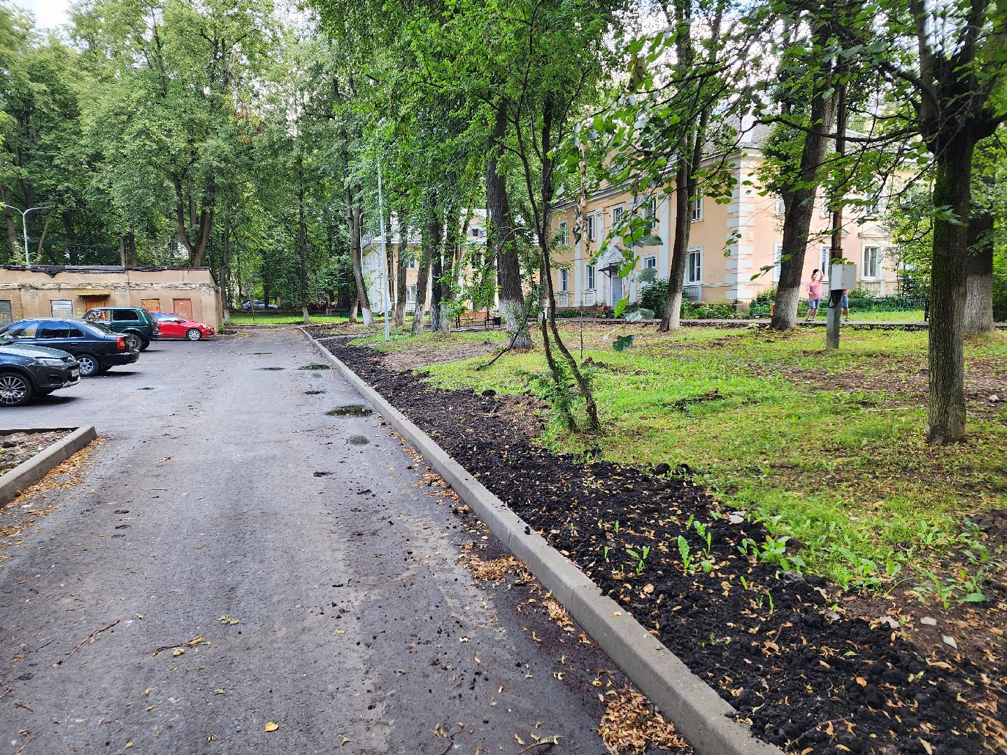 Чехов, улица Чехова, двор, дворовая территория, комплексное благоустройство, проезды, тротуар, детская площадка, освещение, парковка, формирование комфортной городской среды, глава округа Михаил Собакин,