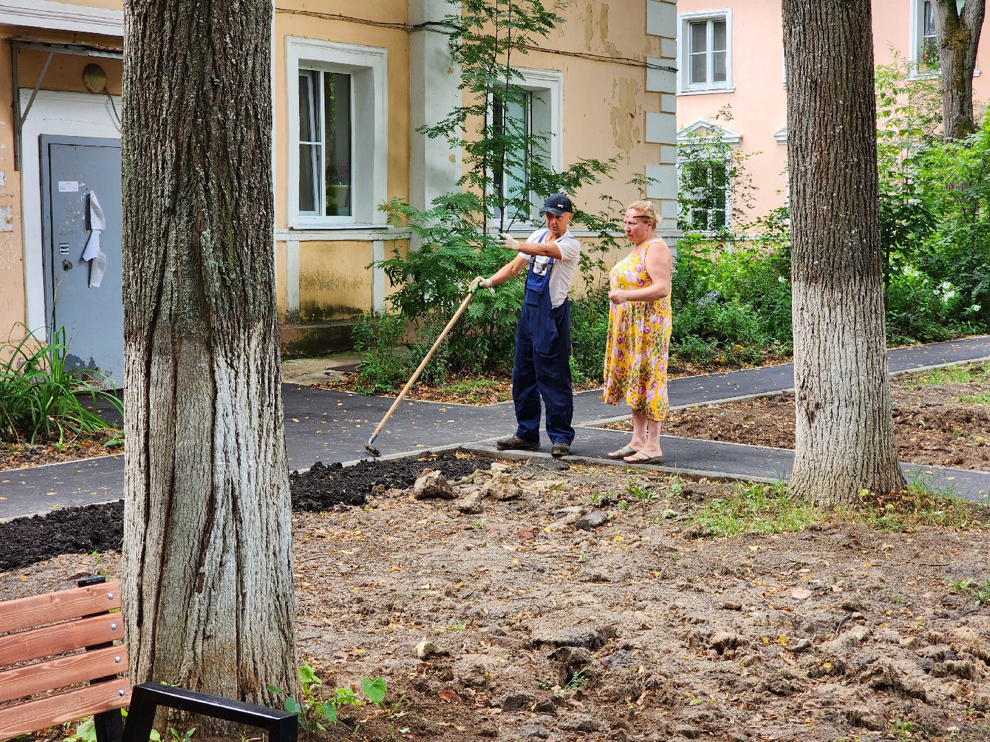Чехов, улица Чехова, двор, дворовая территория, комплексное благоустройство, проезды, тротуар, детская площадка, освещение, парковка, формирование комфортной городской среды, глава округа Михаил Собакин,