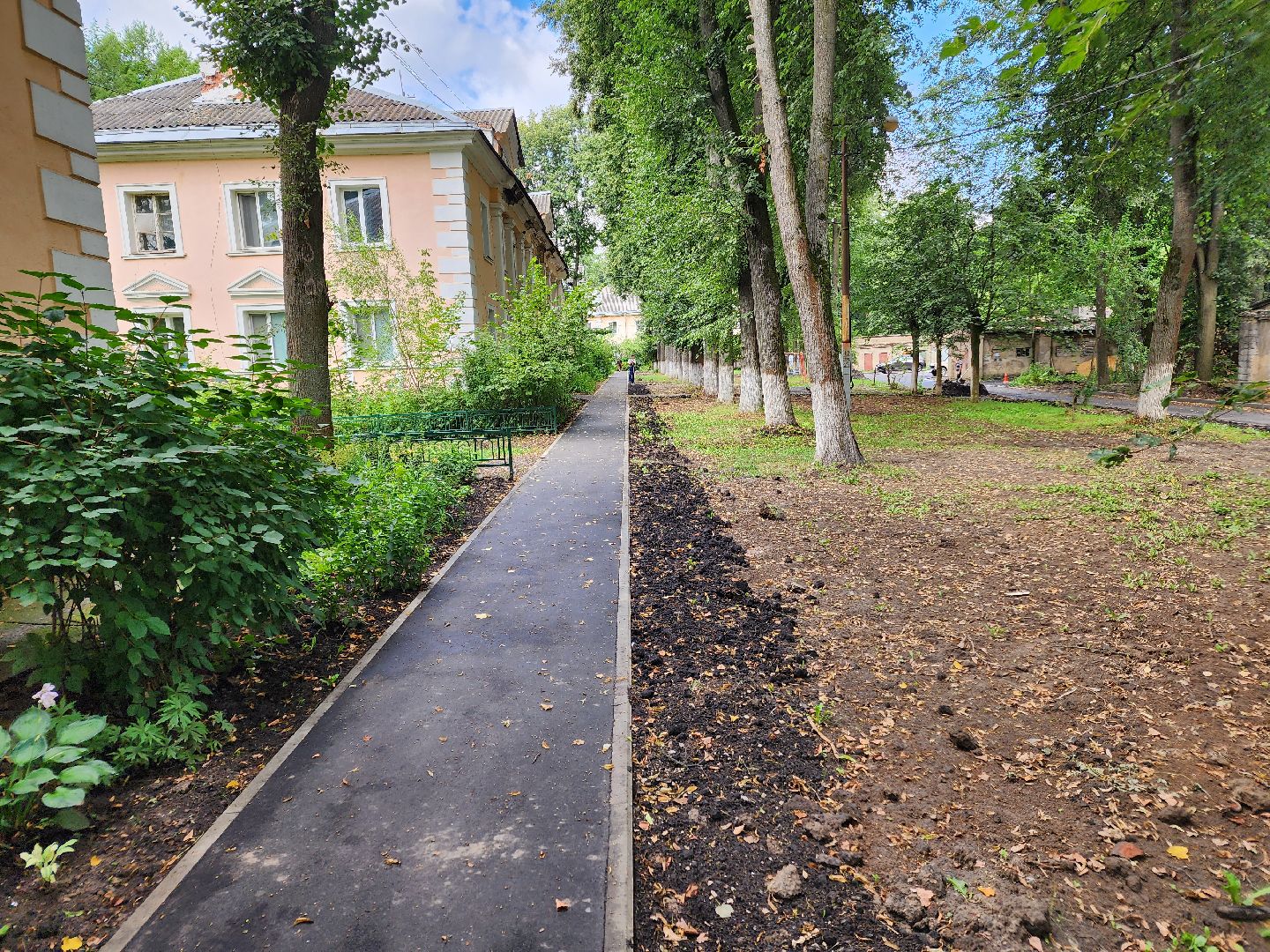 Чехов, улица Чехова, двор, дворовая территория, комплексное благоустройство, проезды, тротуар, детская площадка, освещение, парковка, формирование комфортной городской среды, глава округа Михаил Собакин,