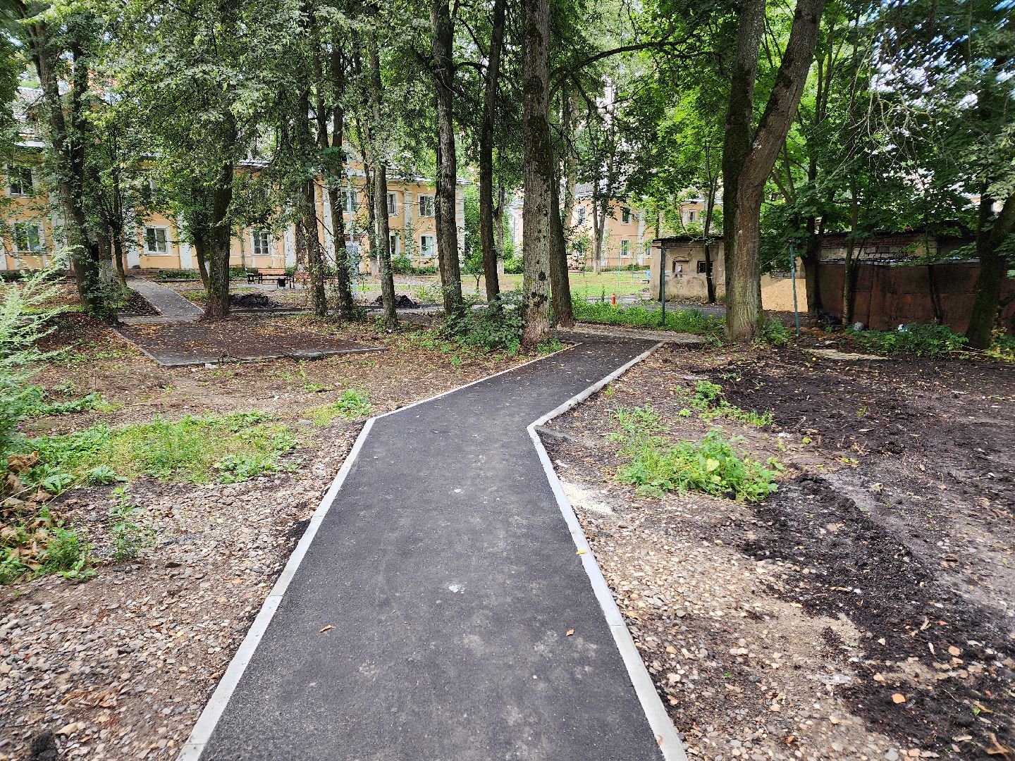 Чехов, улица Чехова, двор, дворовая территория, комплексное благоустройство, проезды, тротуар, детская площадка, освещение, парковка, формирование комфортной городской среды, глава округа Михаил Собакин,