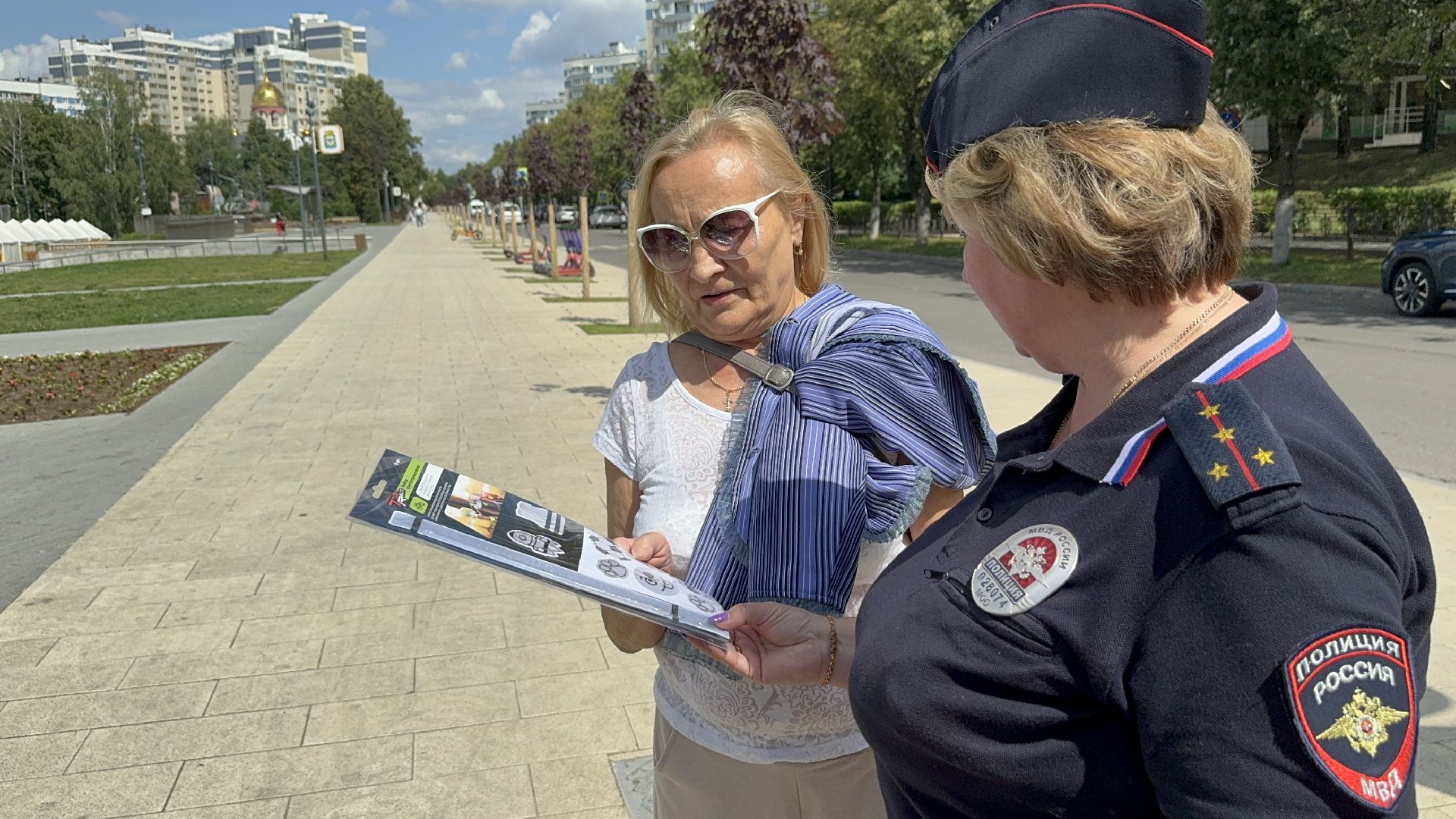 акция засветись, безопасность дорожного движения, активисты молодой гвардии, сотрудники ГИБДД, госавтоинспекция, ленинский округ,