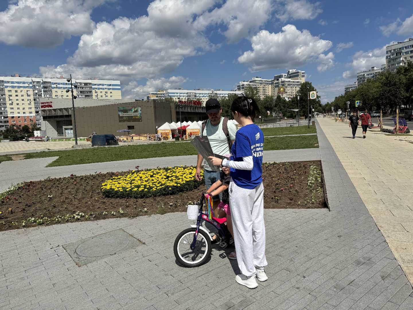 акция засветись, безопасность дорожного движения, активисты молодой гвардии, сотрудники ГИБДД, госавтоинспекция, ленинский округ,