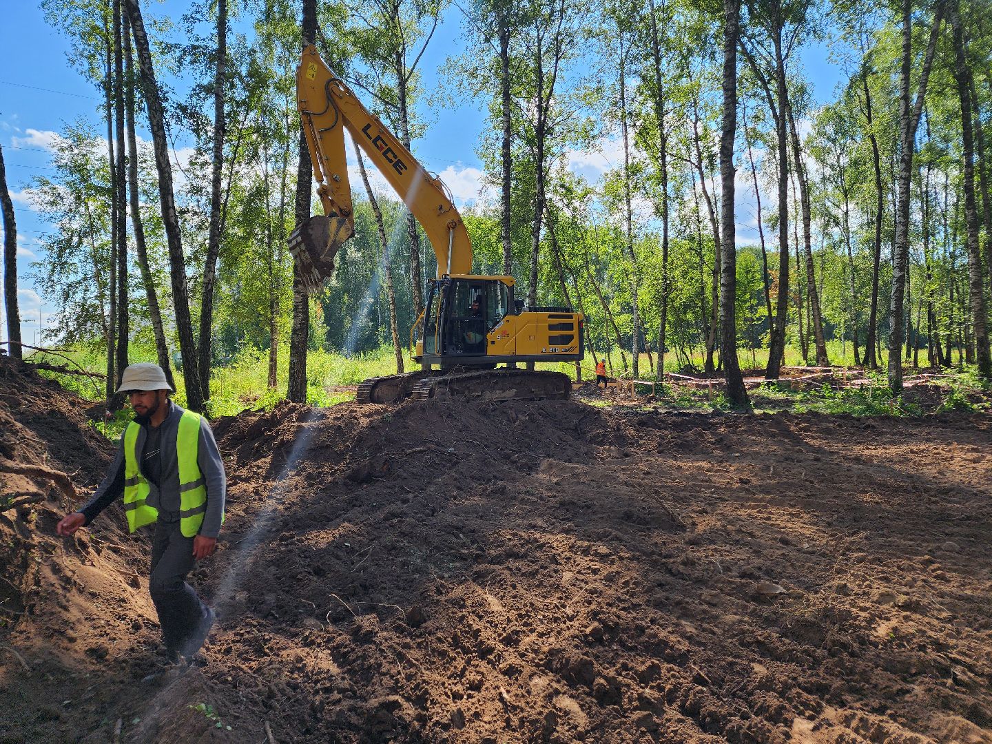 Чехов, микрорайон Губернский, строительство, лесопарк, лесопарковая зона отдыха, благоустройство, программа Парки в лесу, губернатор Московской области Андрей Воробьев, глава администрации го Чехов Михаил Собакин,