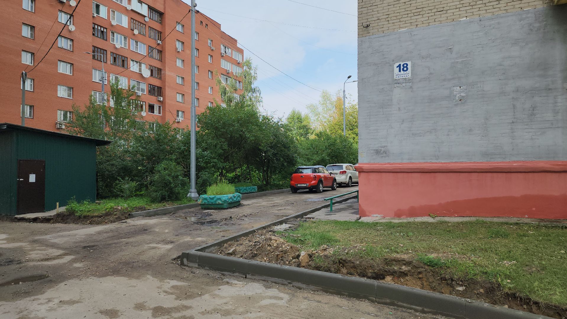 комплексное благоустройство дворовой территории, замена асфальта во дворе, новые парковки,